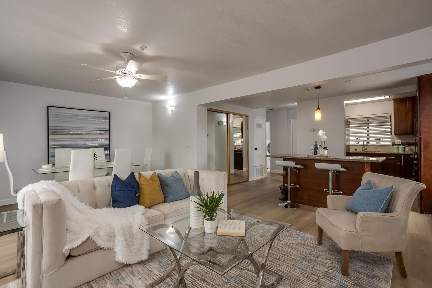 Photo #4: 41123617 Listing: Photo #4