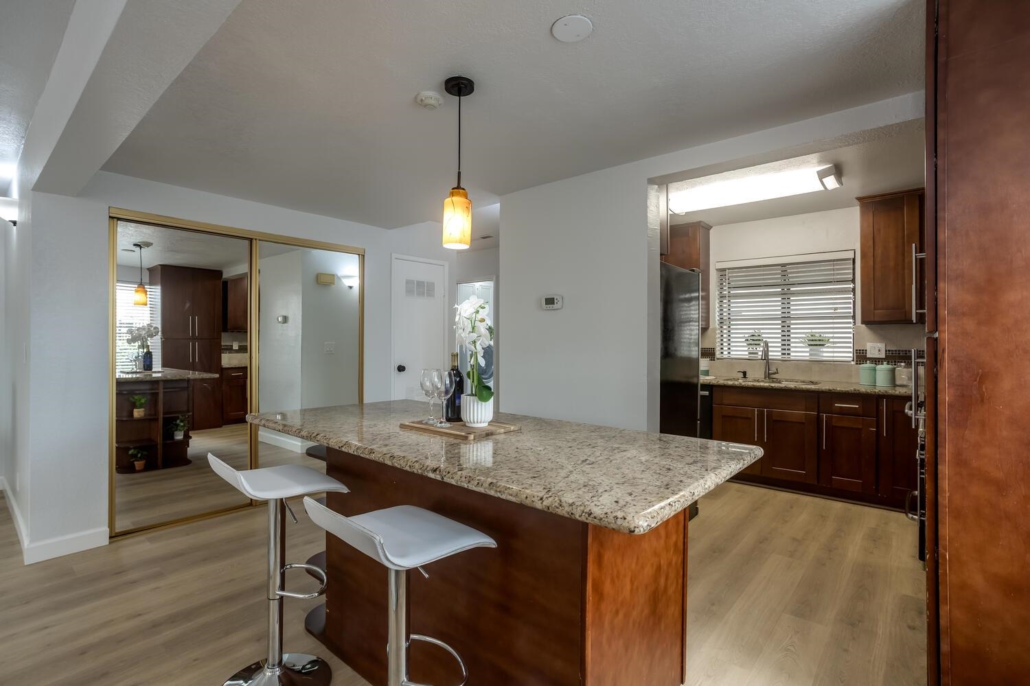 Photo #5: 41123617 Listing: Photo #5