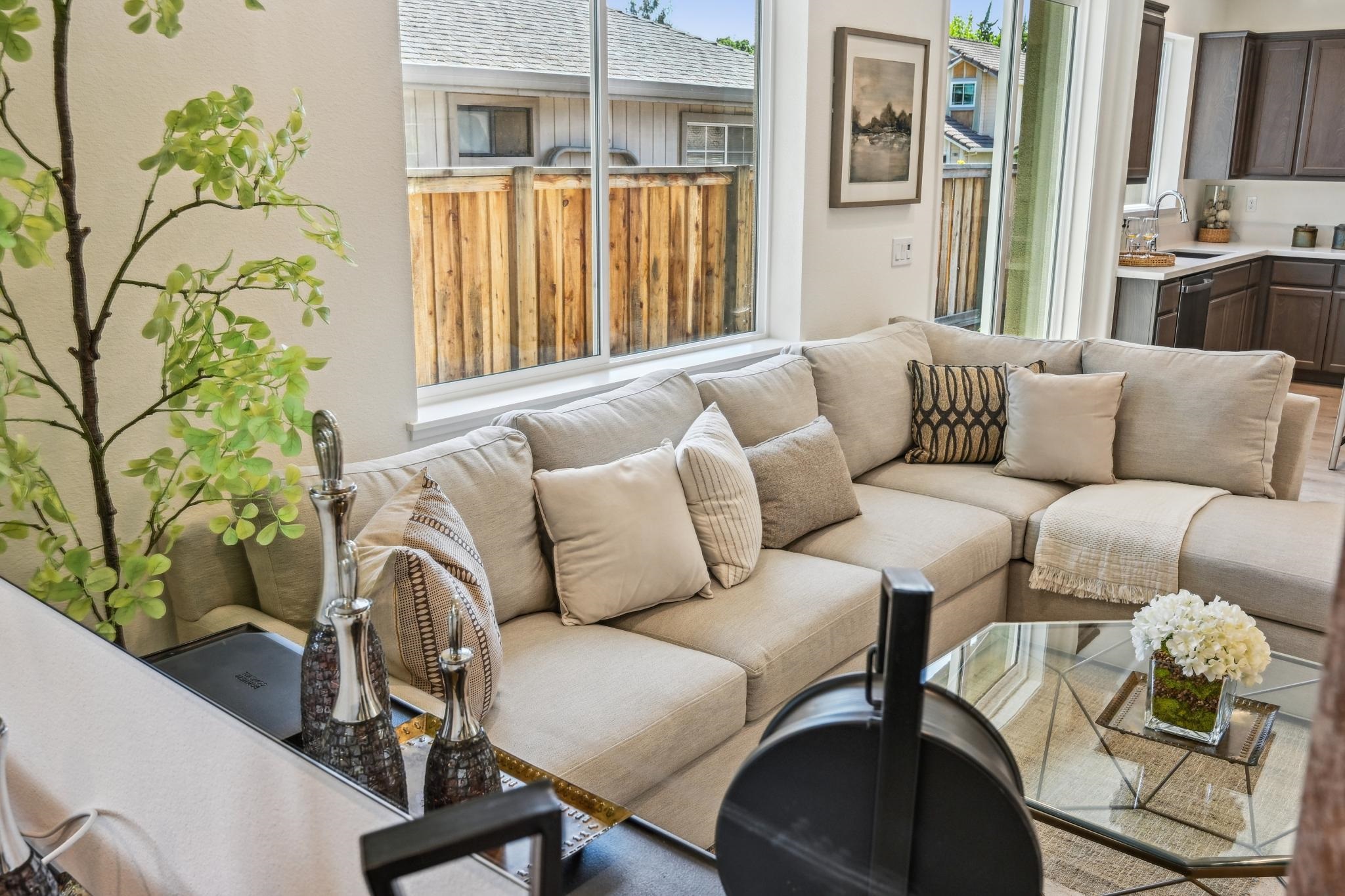 Detail Gallery Image 16 of 54 For 101 Creek View Cir, Fairfield,  CA 94533 - 5 Beds | 3/1 Baths