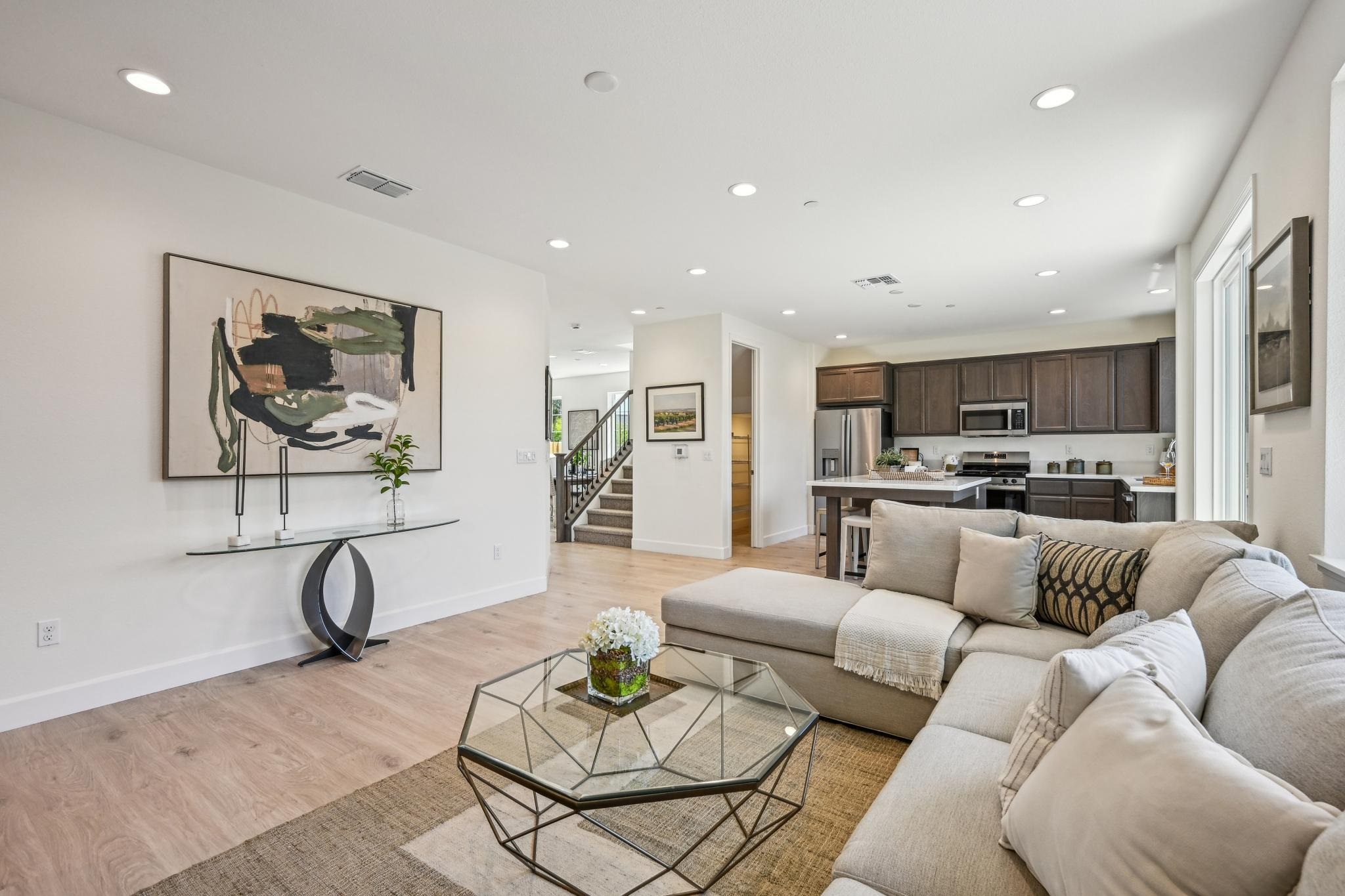 Detail Gallery Image 17 of 54 For 101 Creek View Cir, Fairfield,  CA 94533 - 5 Beds | 3/1 Baths