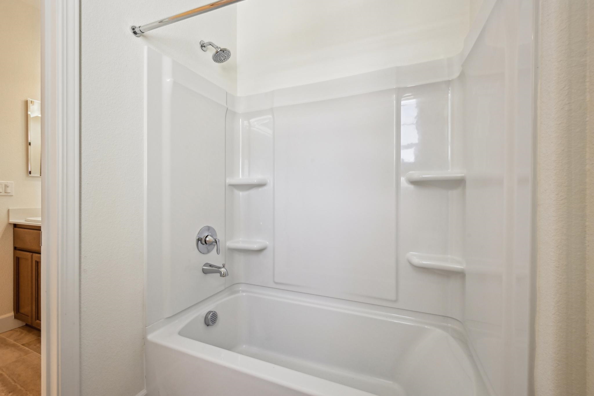 Detail Gallery Image 39 of 54 For 101 Creek View Cir, Fairfield,  CA 94533 - 5 Beds | 3/1 Baths