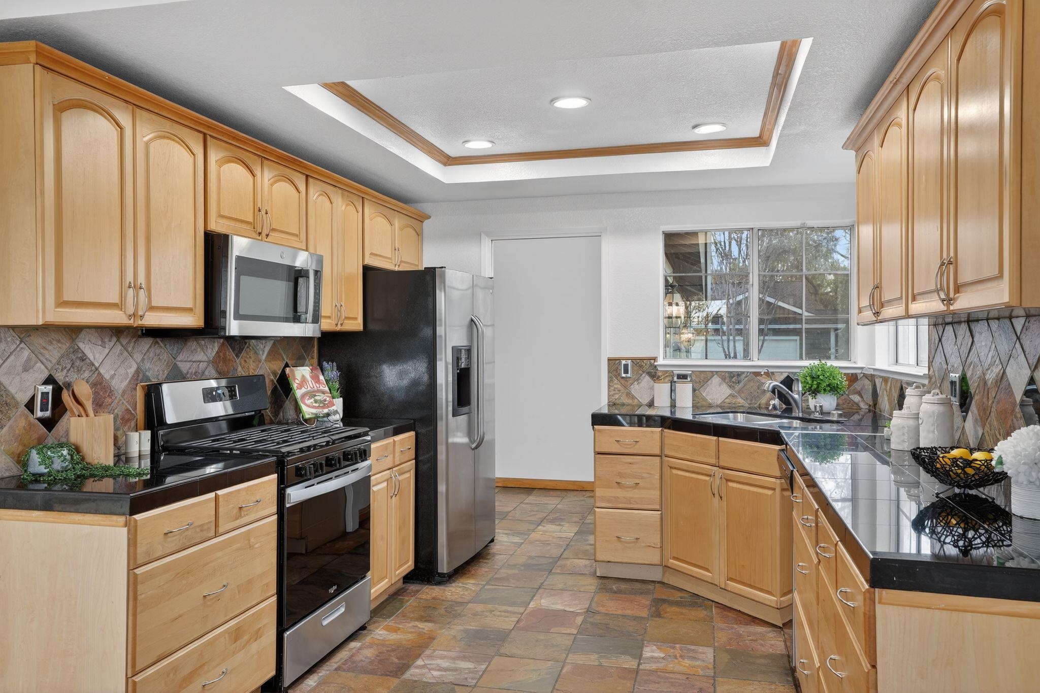 Detail Gallery Image 6 of 34 For 1240 Copper Peak Ln, San Jose,  CA 95120 - 3 Beds | 3 Baths