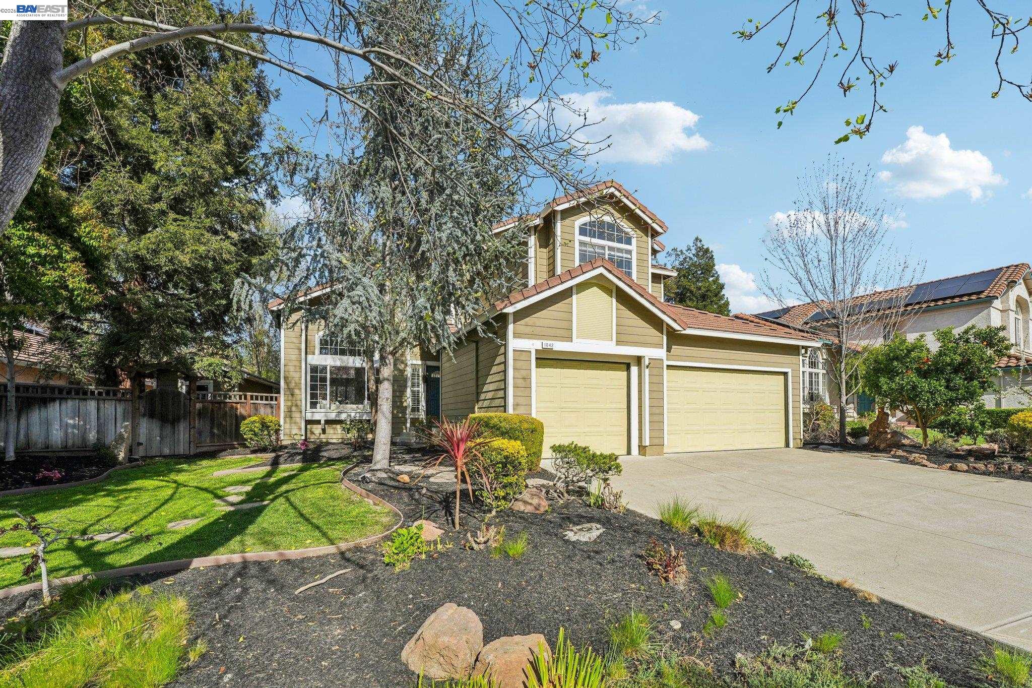 Detail Gallery Image 2 of 60 For 1042 Dana Cir, Livermore,  CA 94550 - 4 Beds | 3 Baths