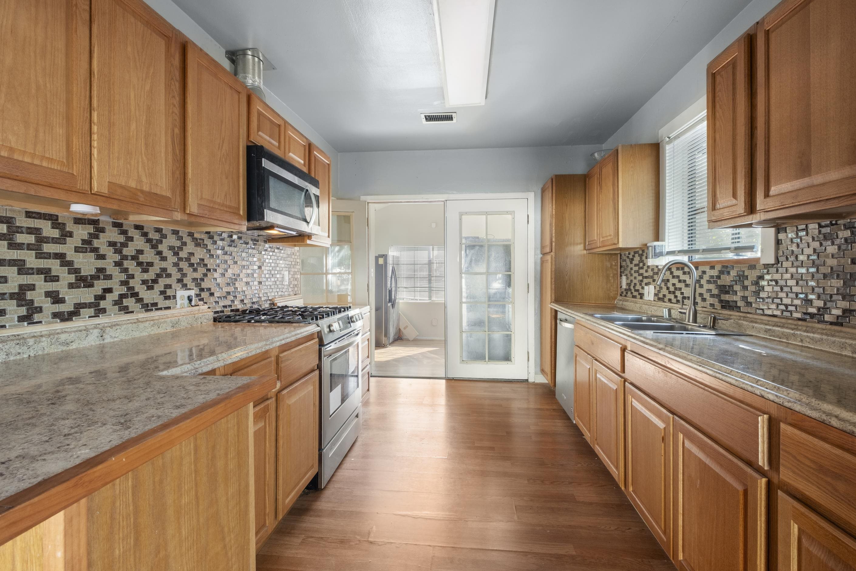 Detail Gallery Image 11 of 32 For 3118 63rd Ave, Oakland,  CA 94605 - 3 Beds | 1/1 Baths