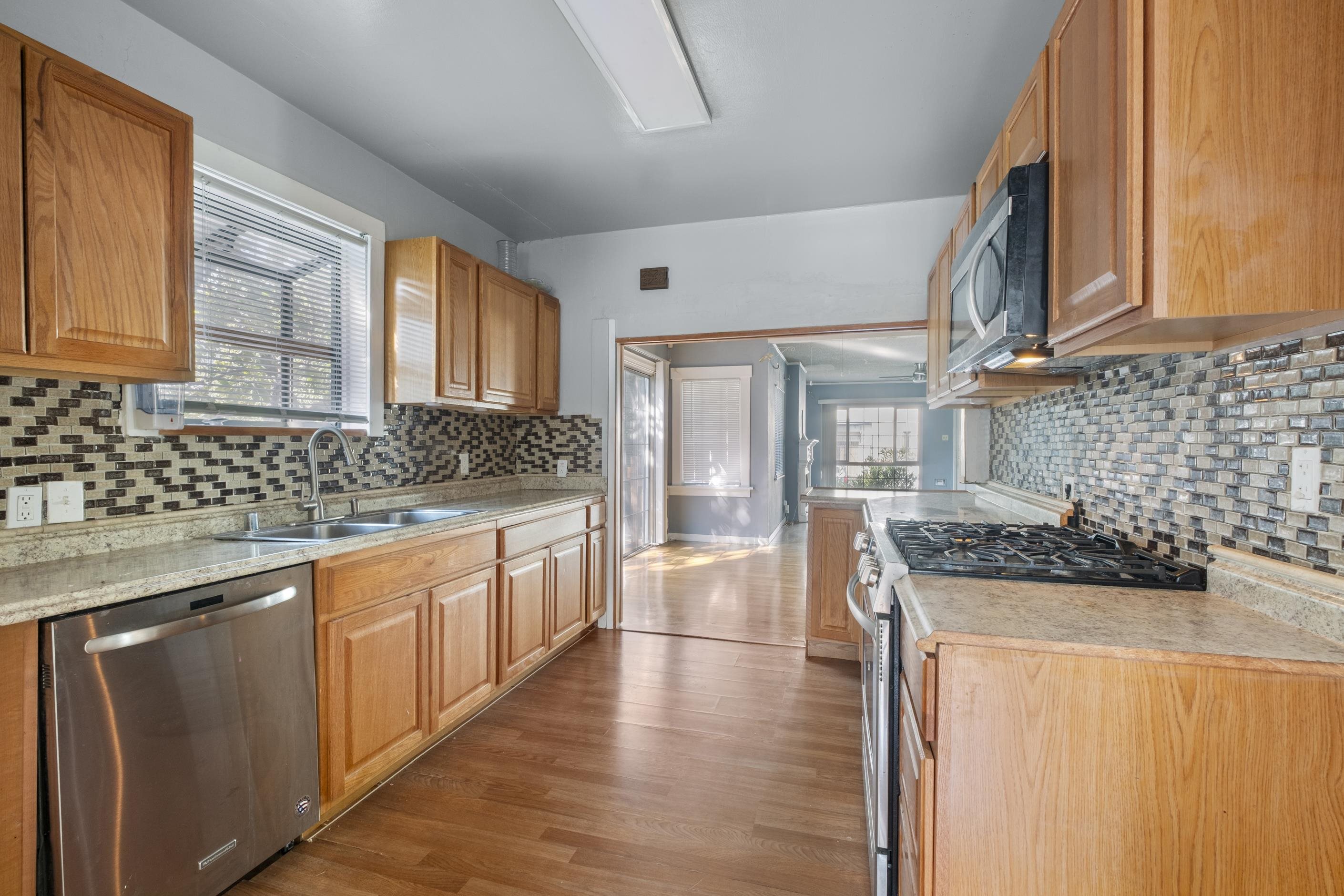 Detail Gallery Image 9 of 32 For 3118 63rd Ave, Oakland,  CA 94605 - 3 Beds | 1/1 Baths