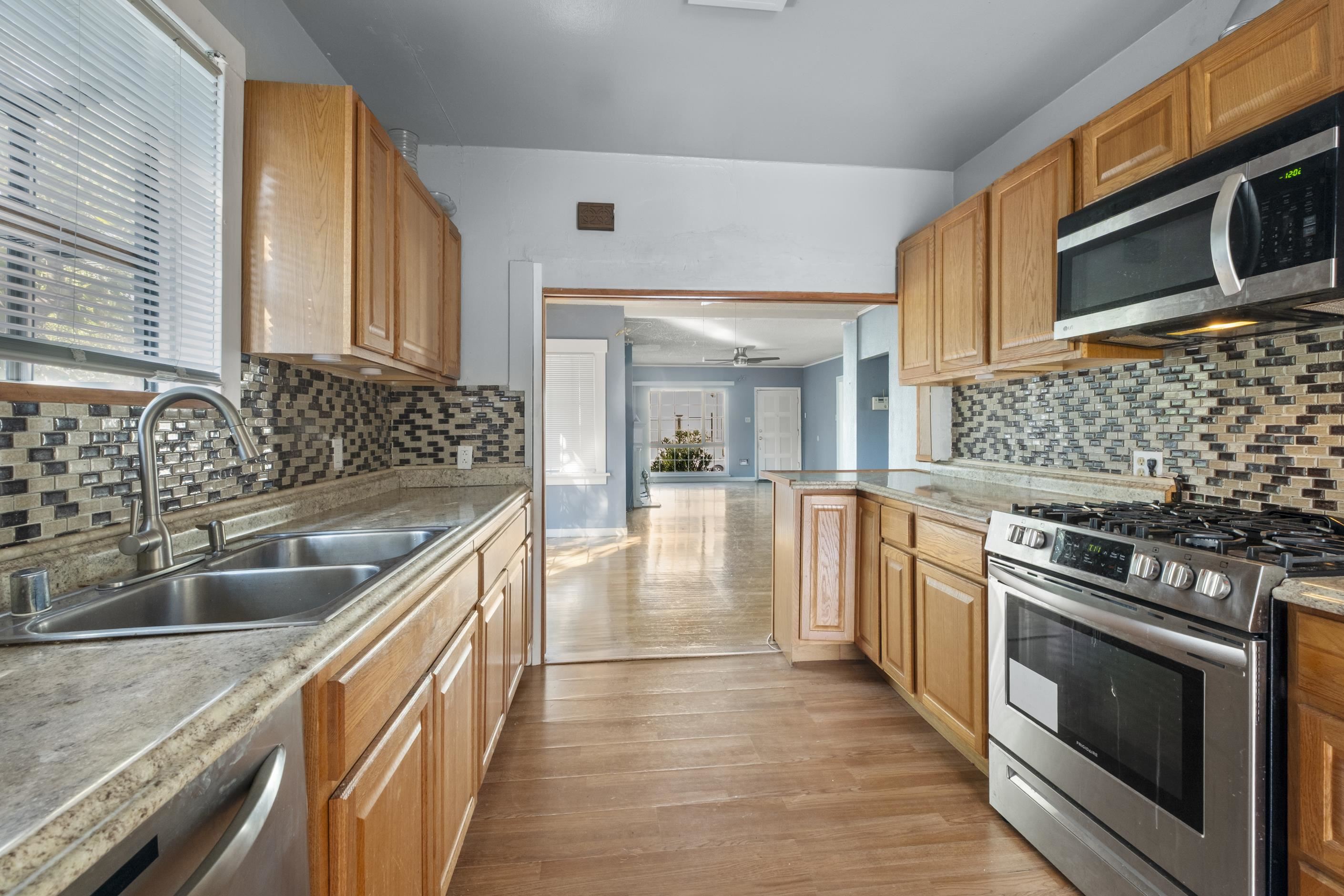 Detail Gallery Image 10 of 32 For 3118 63rd Ave, Oakland,  CA 94605 - 3 Beds | 1/1 Baths