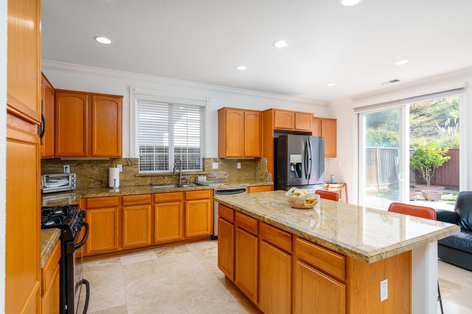 Detail Gallery Image 13 of 40 For 2719 Shellgate Circle, Hayward,  CA 94545 - 5 Beds | 3 Baths