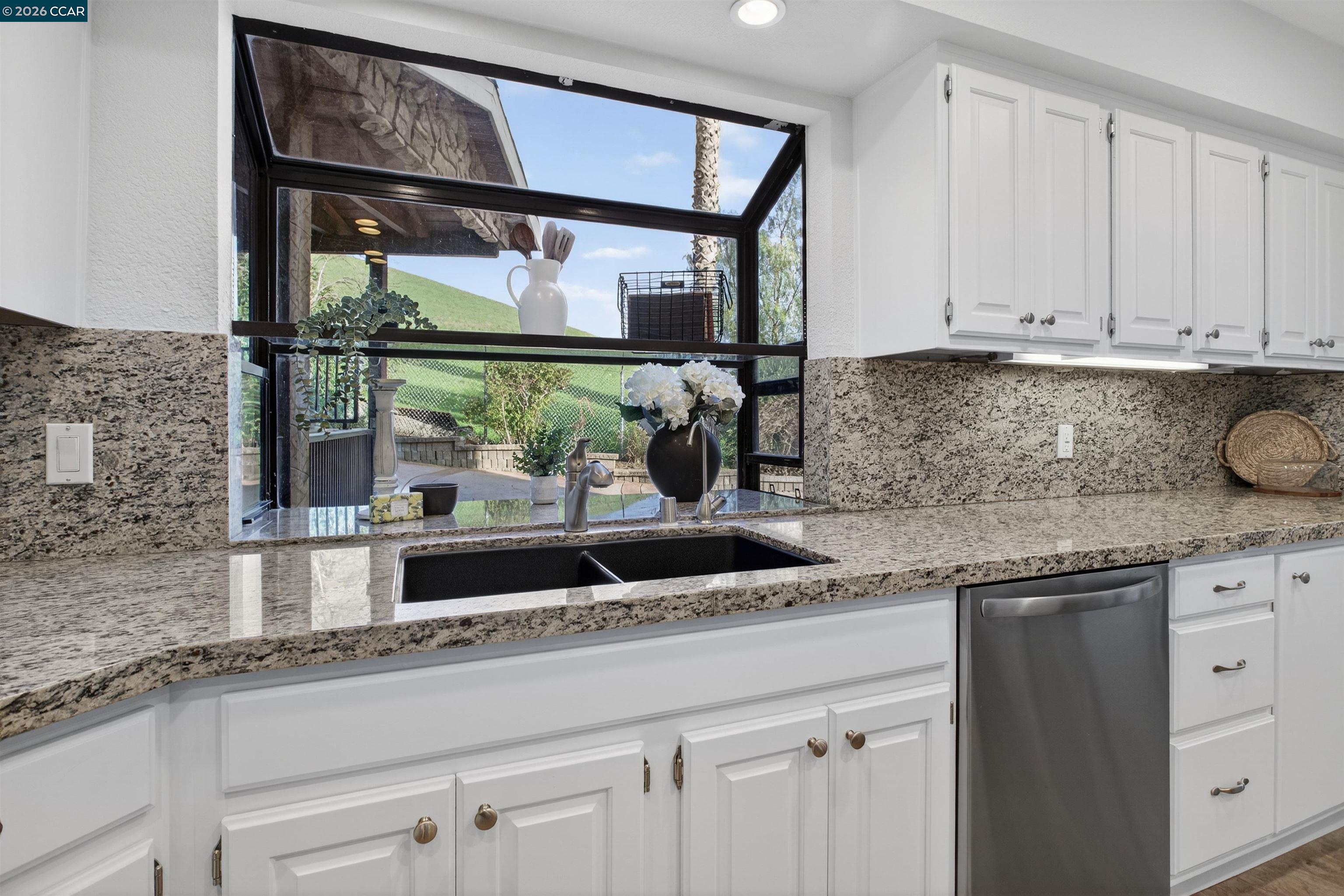 Detail Gallery Image 17 of 57 For 1956 Holly Dr, Concord,  CA 94521 - 5 Beds | 3 Baths