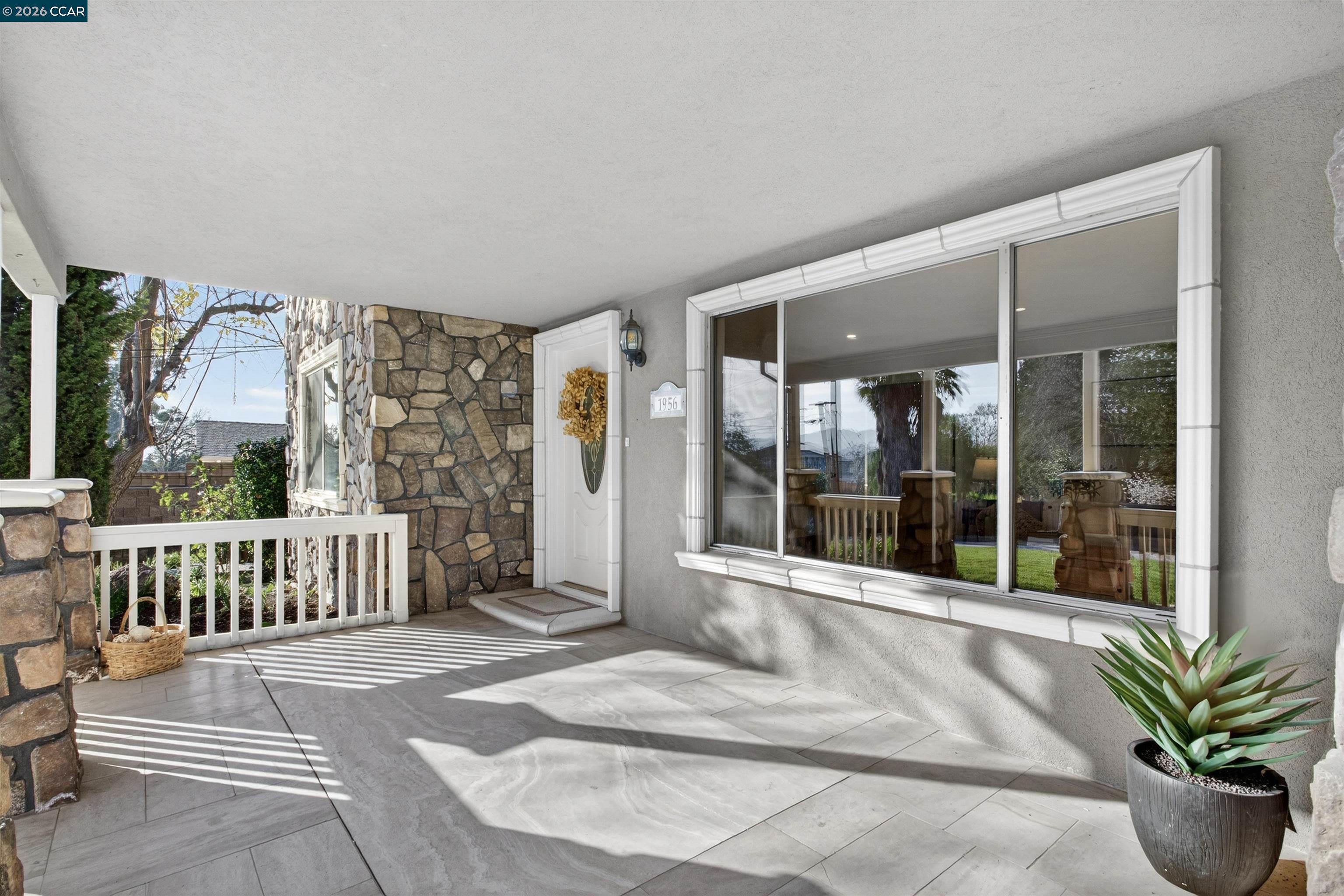 Detail Gallery Image 4 of 57 For 1956 Holly Dr, Concord,  CA 94521 - 5 Beds | 3 Baths