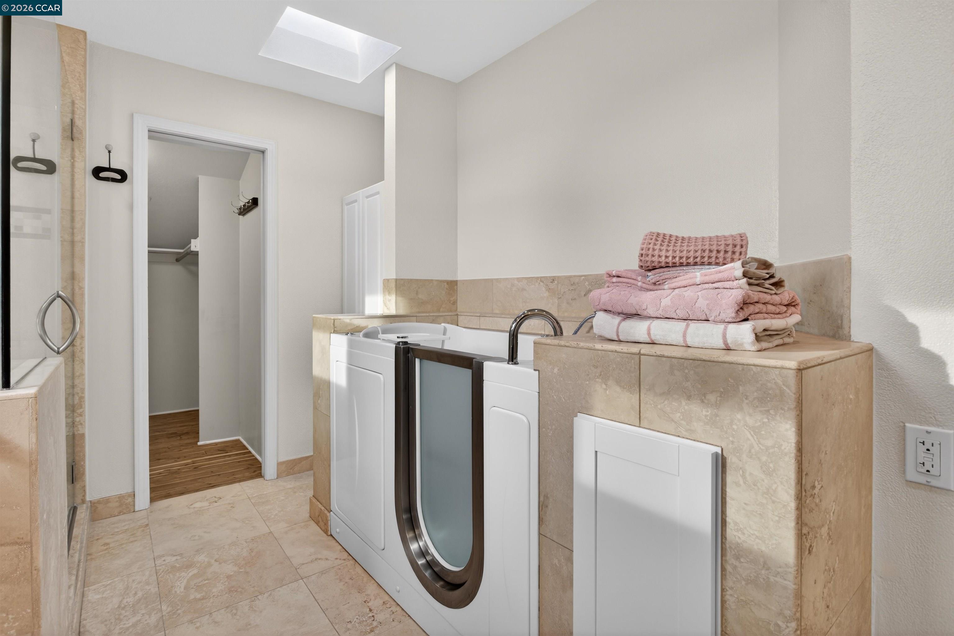 Detail Gallery Image 32 of 57 For 1956 Holly Dr, Concord,  CA 94521 - 5 Beds | 3 Baths