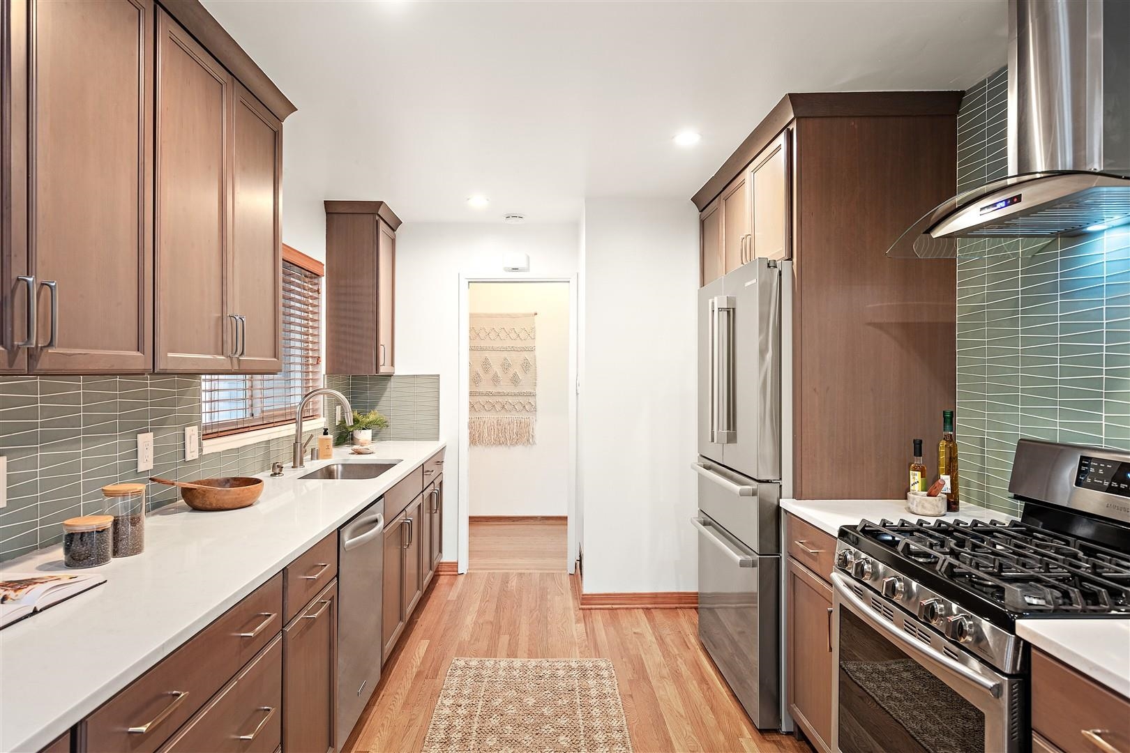 Detail Gallery Image 15 of 56 For 225 Chadbourne Way, Oakland,  CA 94619 - 3 Beds | 2/1 Baths