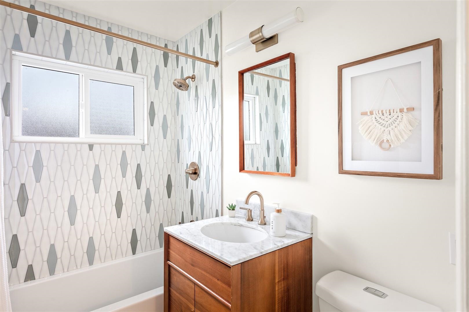 Detail Gallery Image 17 of 56 For 225 Chadbourne Way, Oakland,  CA 94619 - 3 Beds | 2/1 Baths