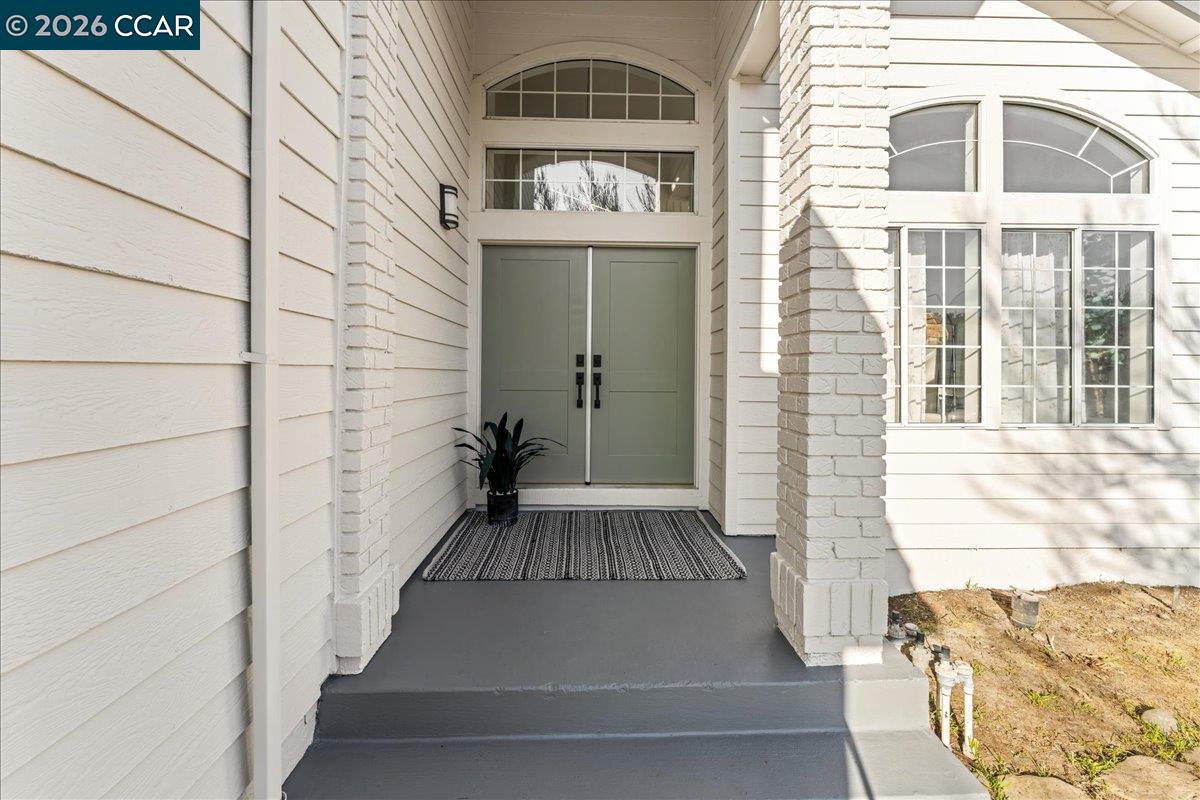 Detail Gallery Image 2 of 18 For 2171 Rain Drop Circle, Pittsburg,  CA 94565 - 4 Beds | 2/1 Baths