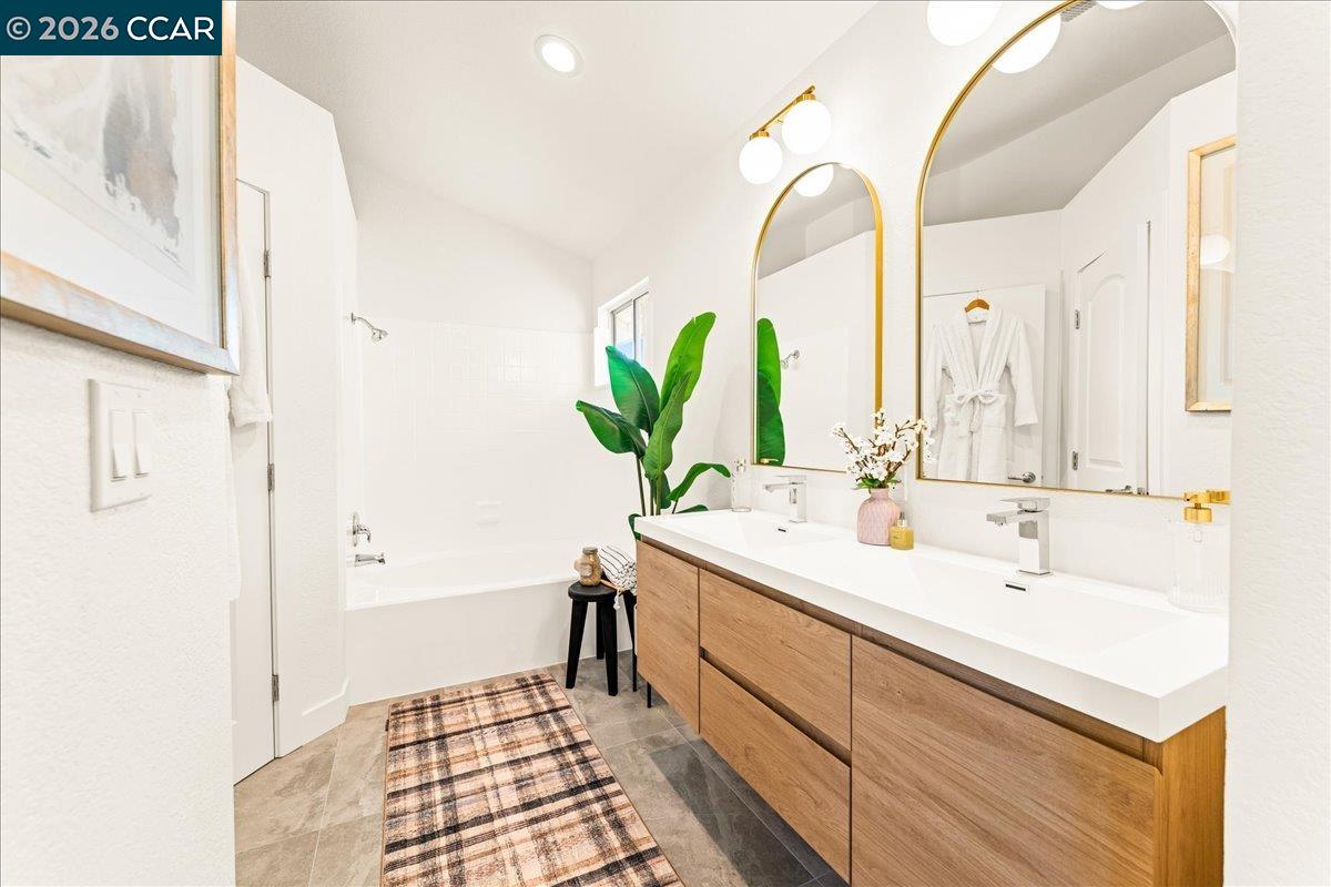 Detail Gallery Image 12 of 18 For 2171 Rain Drop Circle, Pittsburg,  CA 94565 - 4 Beds | 2/1 Baths