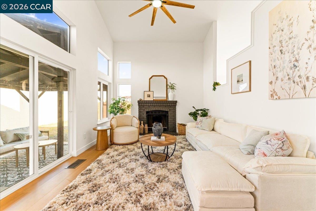 Detail Gallery Image 7 of 18 For 2171 Rain Drop Circle, Pittsburg,  CA 94565 - 4 Beds | 2/1 Baths