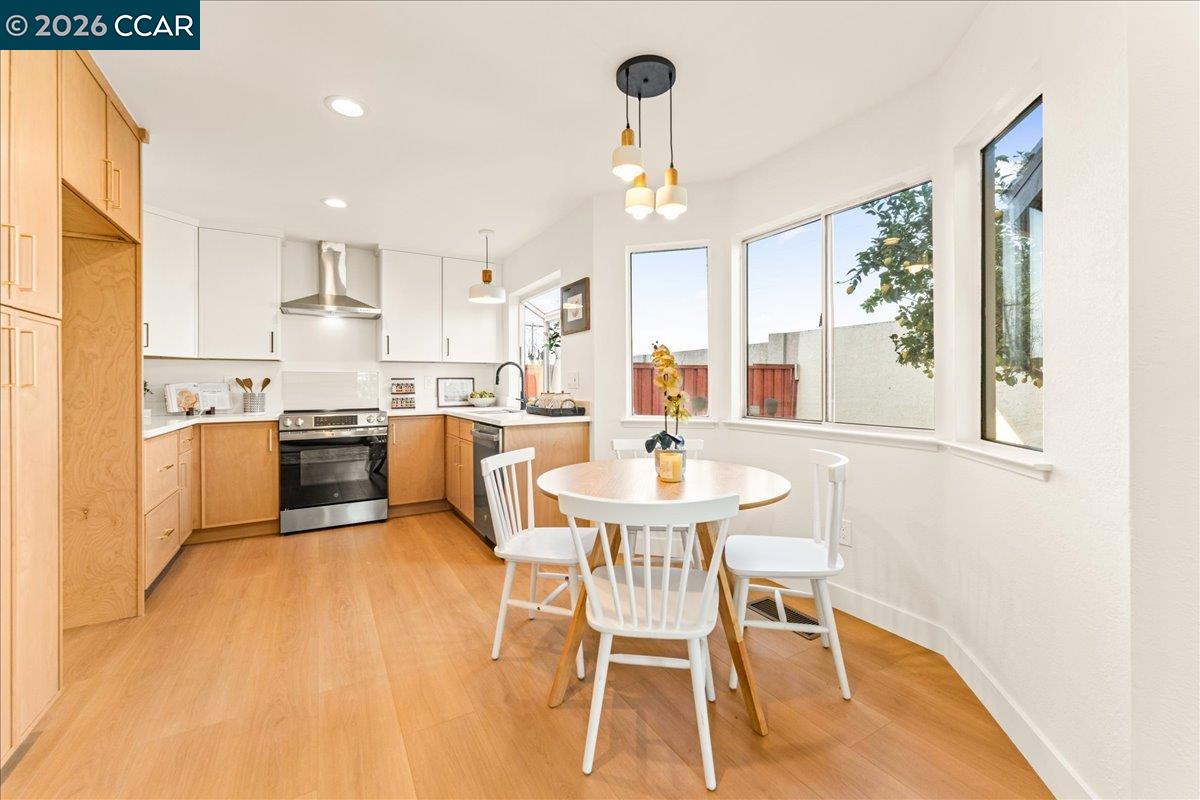 Detail Gallery Image 8 of 18 For 2171 Rain Drop Circle, Pittsburg,  CA 94565 - 4 Beds | 2/1 Baths