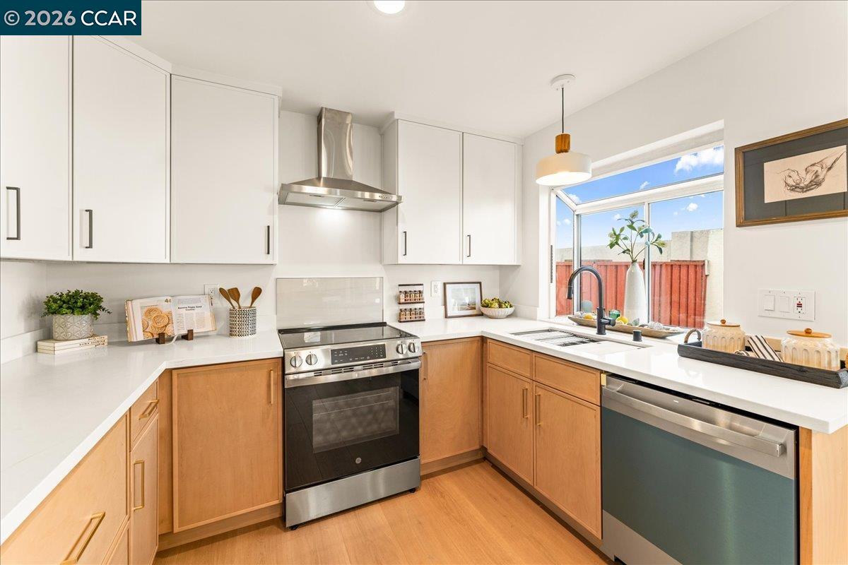 Detail Gallery Image 9 of 18 For 2171 Rain Drop Circle, Pittsburg,  CA 94565 - 4 Beds | 2/1 Baths