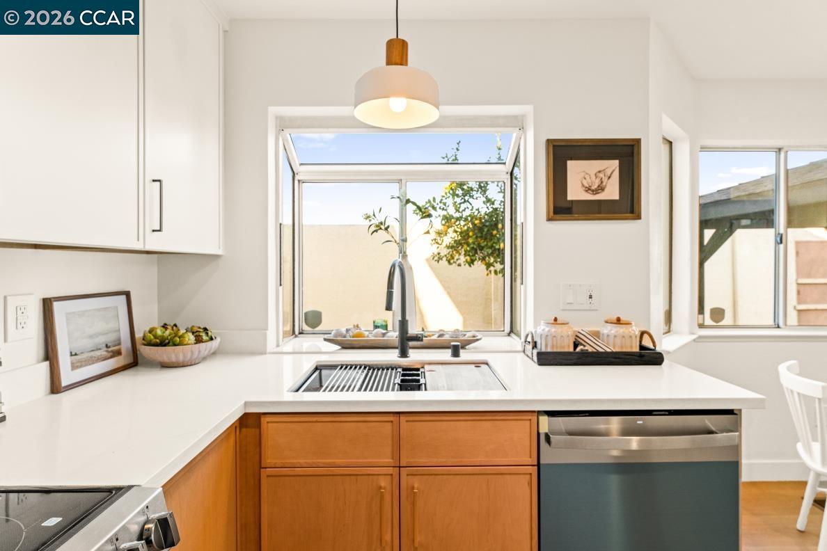 Detail Gallery Image 10 of 18 For 2171 Rain Drop Circle, Pittsburg,  CA 94565 - 4 Beds | 2/1 Baths