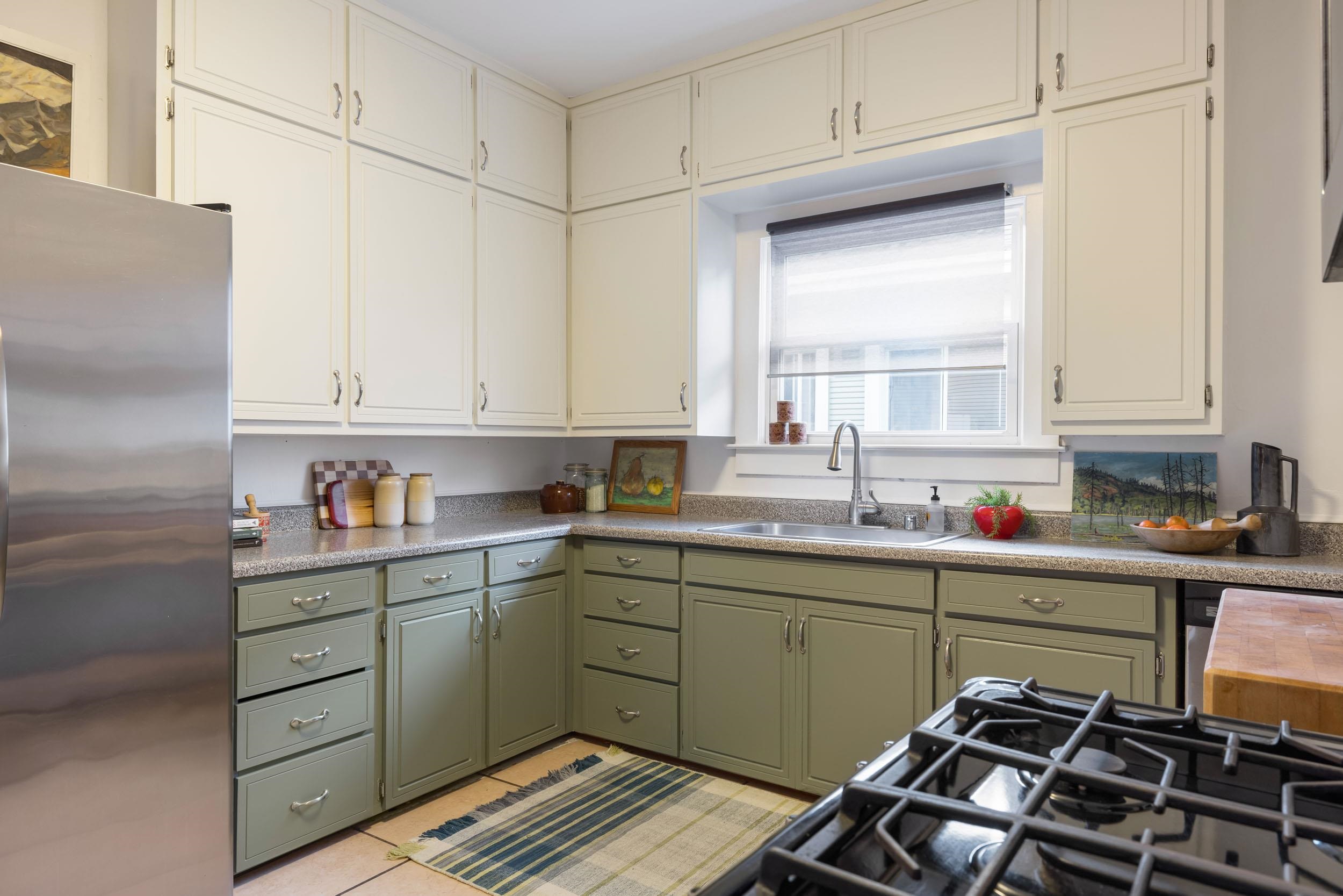 Detail Gallery Image 14 of 39 For 865 54th St, Oakland,  CA 94608 - 3 Beds | 1 Baths