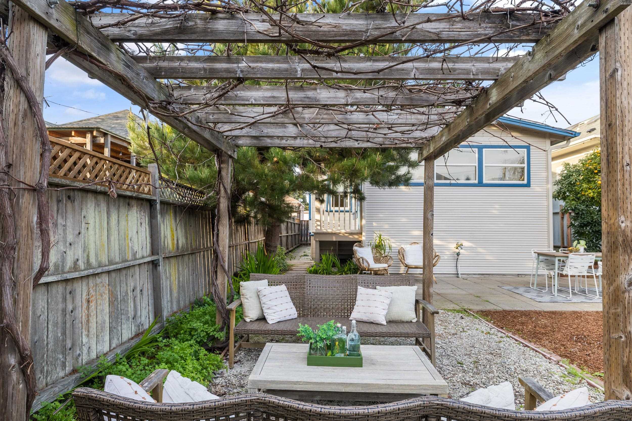 Detail Gallery Image 25 of 39 For 865 54th St, Oakland,  CA 94608 - 3 Beds | 1 Baths