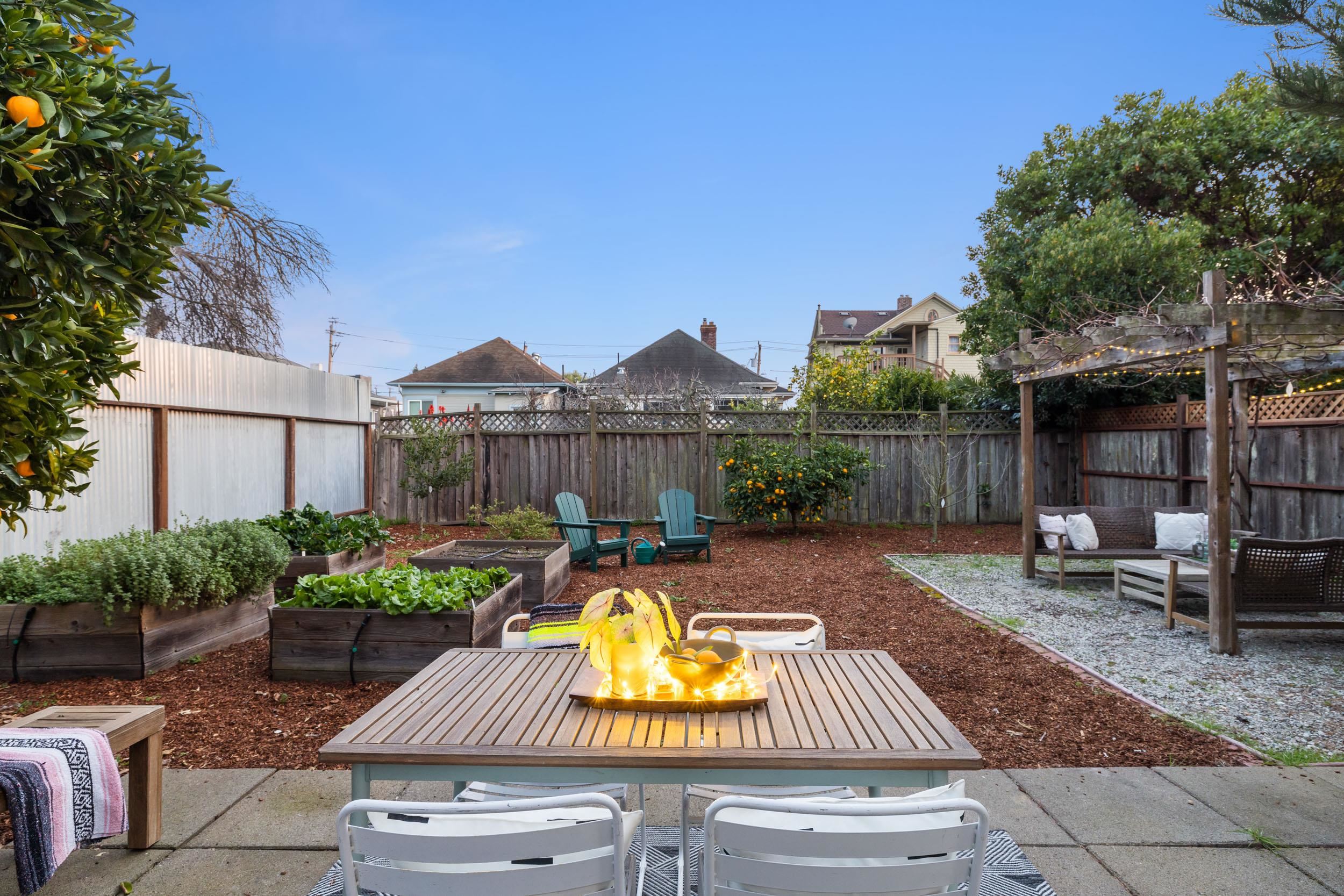 Detail Gallery Image 33 of 39 For 865 54th St, Oakland,  CA 94608 - 3 Beds | 1 Baths