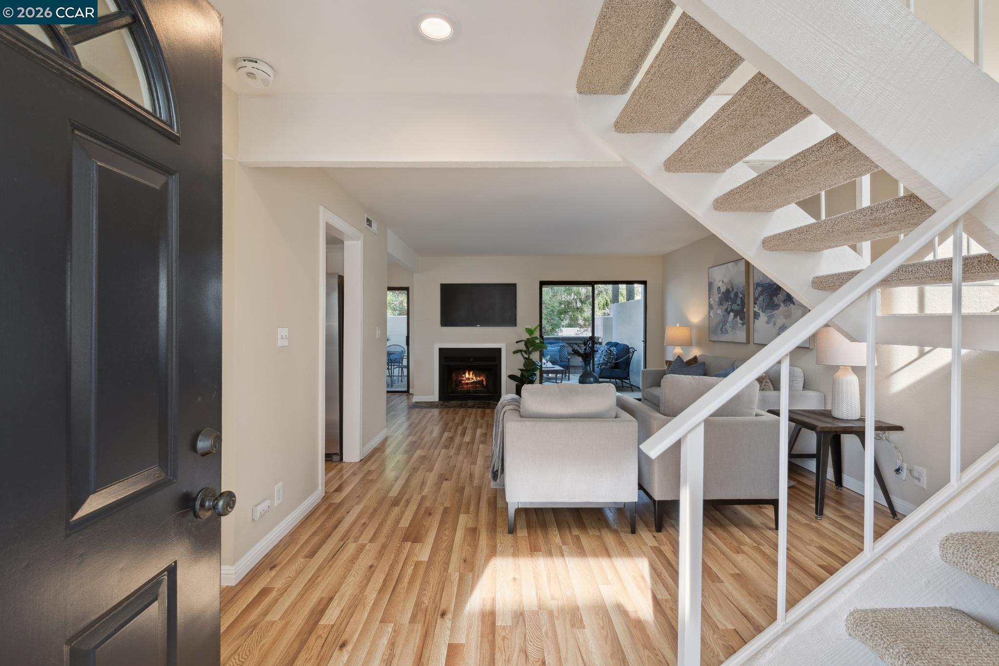 Photo #2: 41123642 Listing: Photo #2