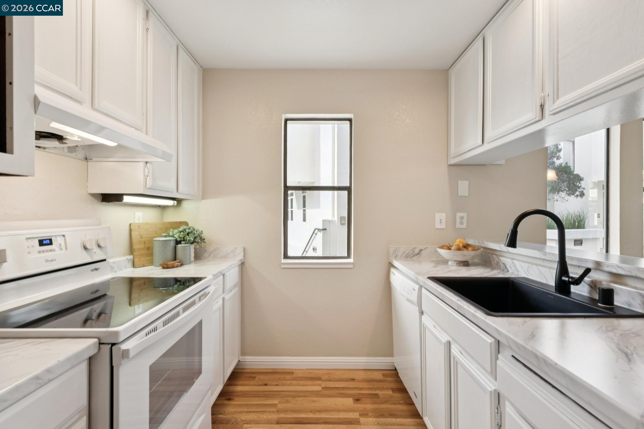 Photo #12: 41123642 Listing: Photo #12