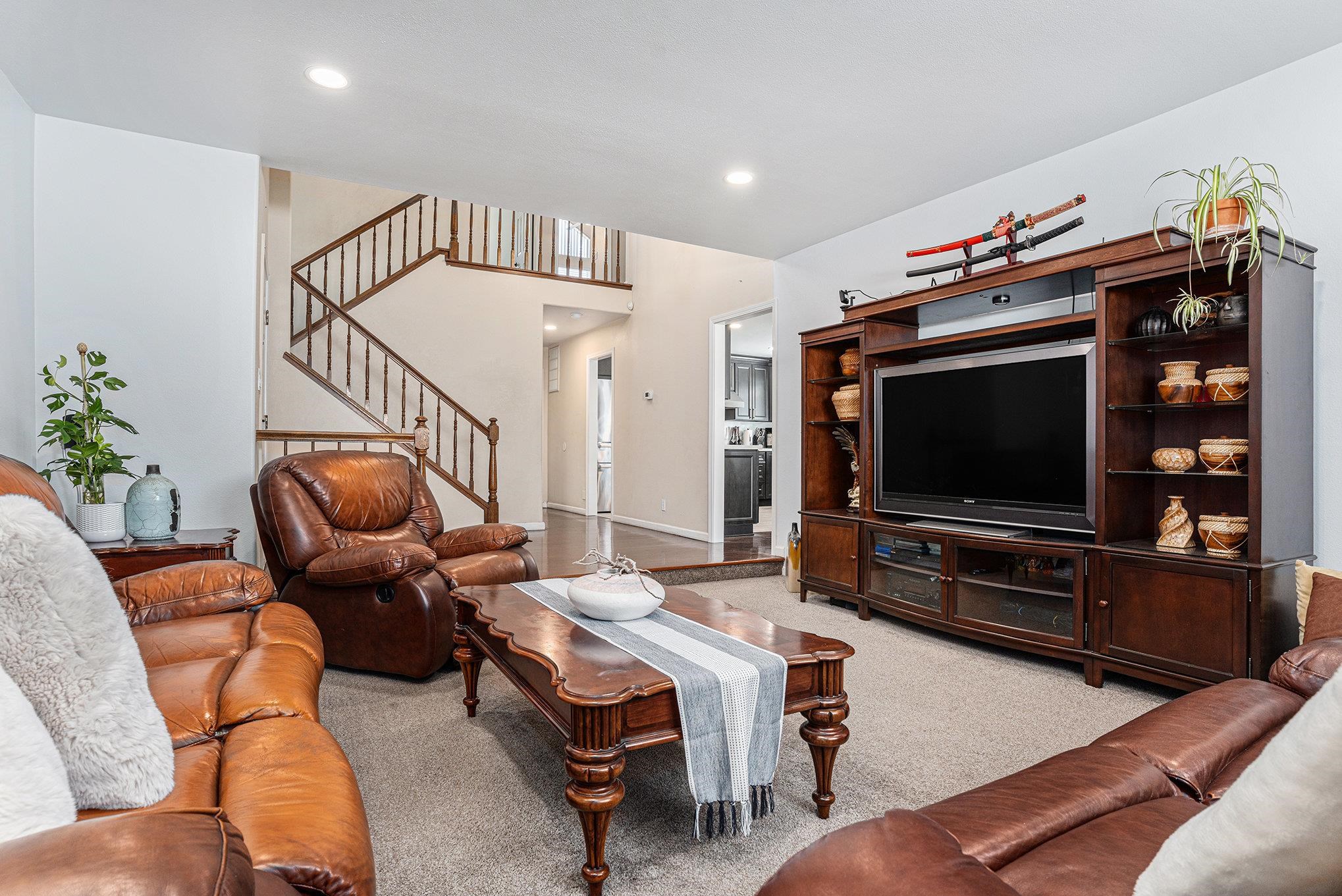 Detail Gallery Image 6 of 33 For 111 Overacker Ter, Fremont,  CA 94536 - 4 Beds | 2/1 Baths