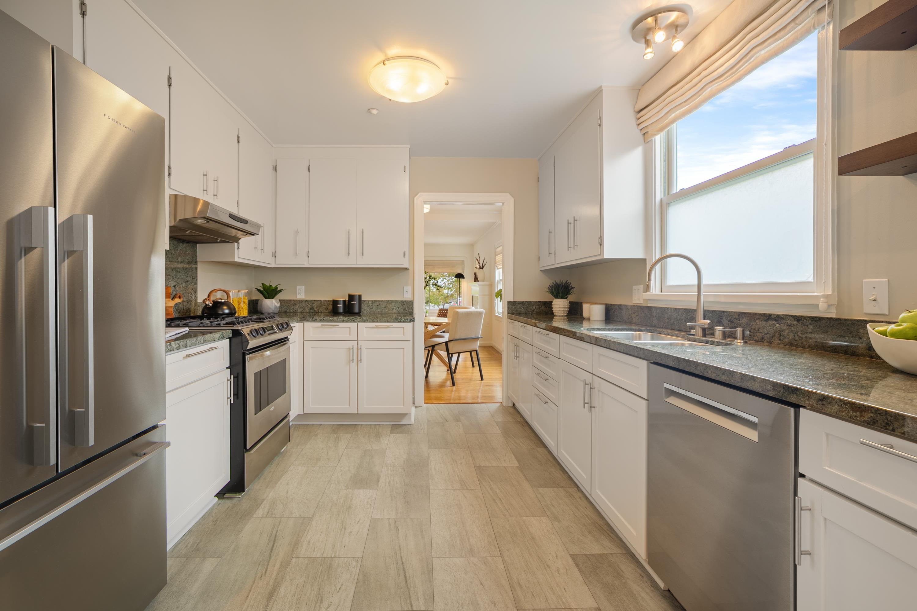 Detail Gallery Image 19 of 55 For 1038 Pomona Ave, Albany,  CA 94706 - 3 Beds | 3 Baths