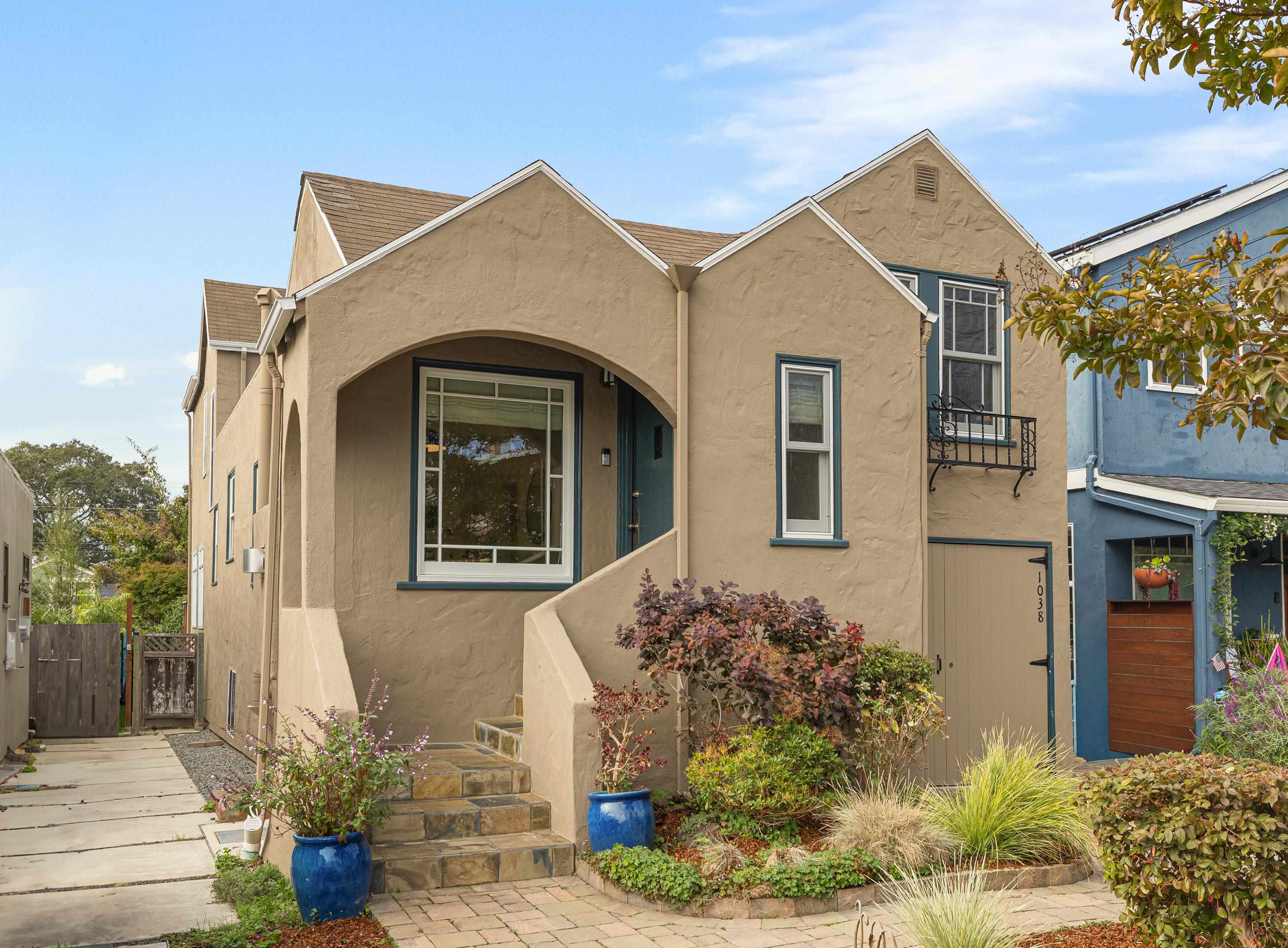 Detail Gallery Image 4 of 55 For 1038 Pomona Ave, Albany,  CA 94706 - 3 Beds | 3 Baths