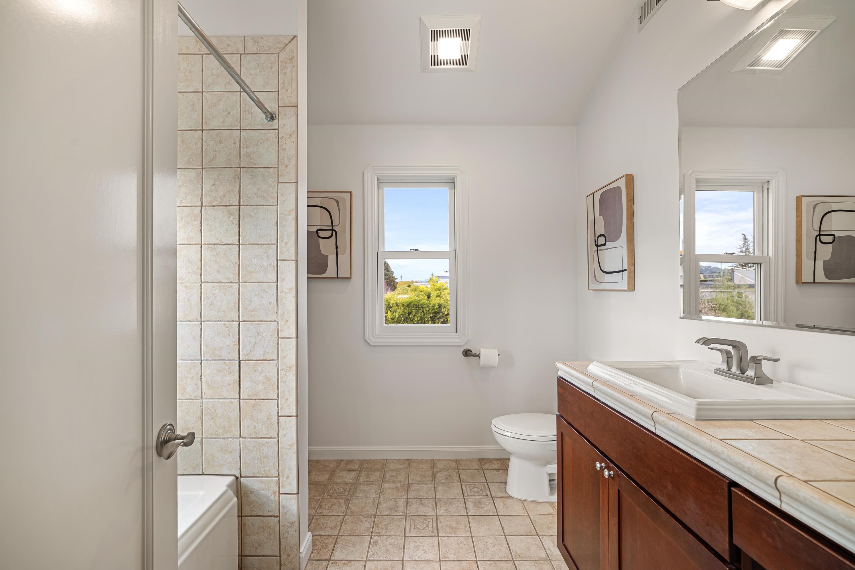 Detail Gallery Image 37 of 55 For 1038 Pomona Ave, Albany,  CA 94706 - 3 Beds | 3 Baths