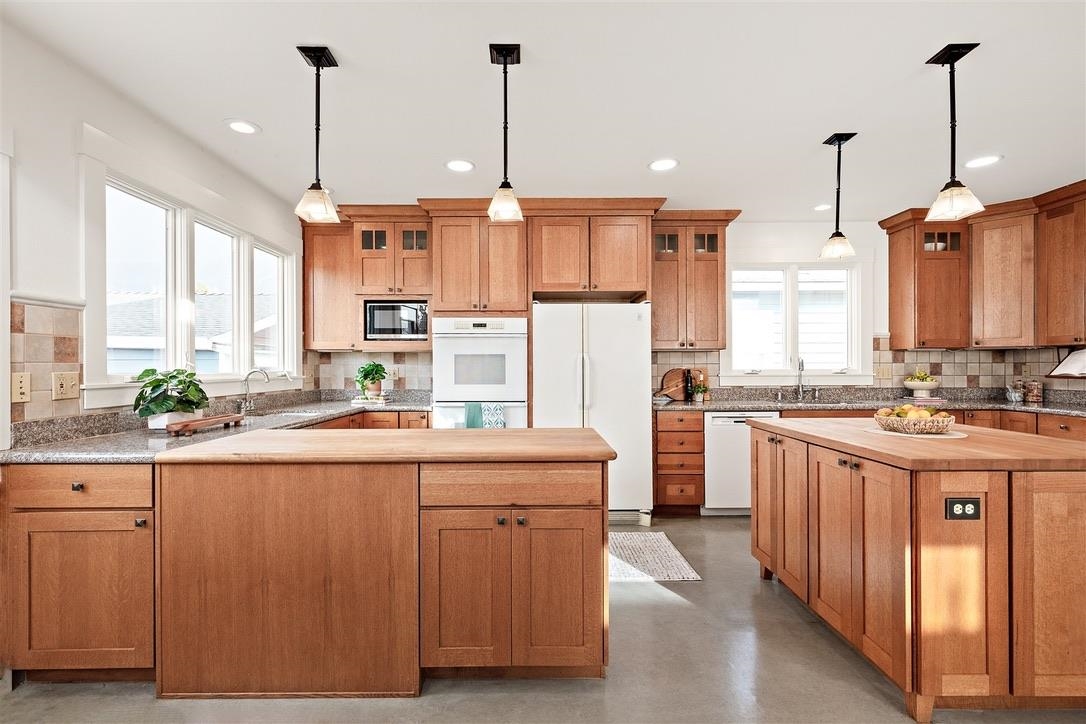 Detail Gallery Image 12 of 46 For 1135 Parker St, Berkeley,  CA 94702 - 3 Beds | 2 Baths