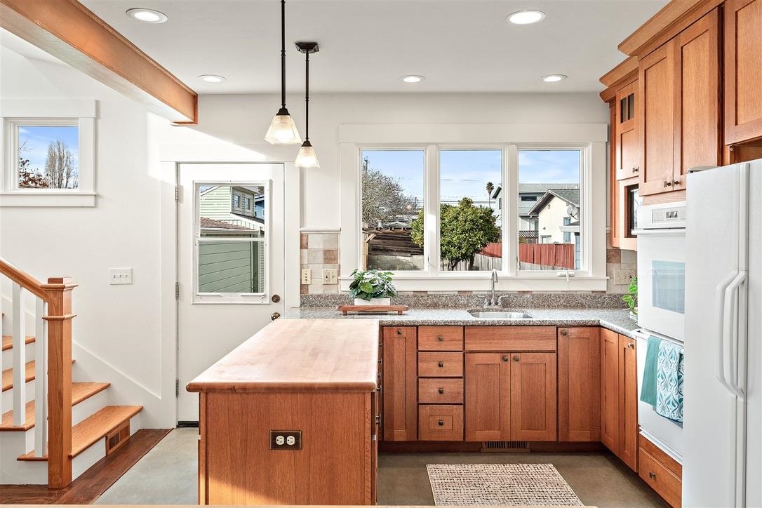 Detail Gallery Image 13 of 46 For 1135 Parker St, Berkeley,  CA 94702 - 3 Beds | 2 Baths