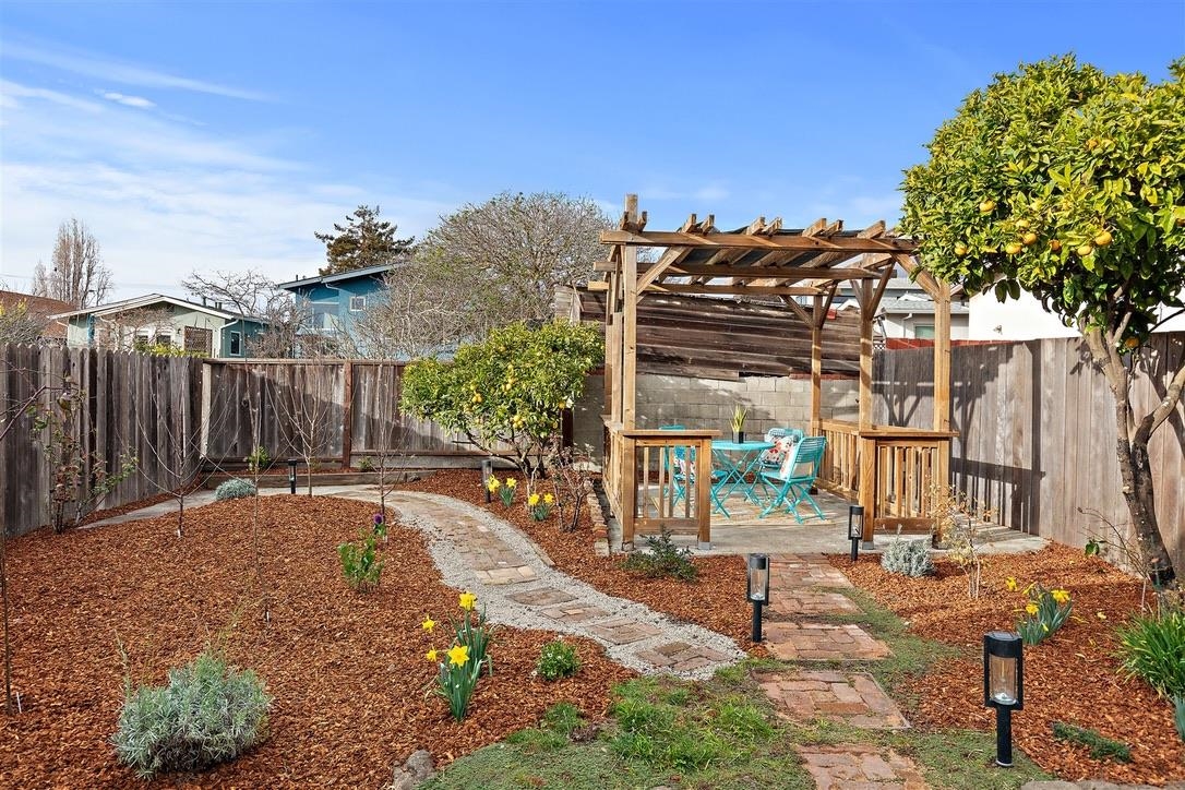 Detail Gallery Image 30 of 46 For 1135 Parker St, Berkeley,  CA 94702 - 3 Beds | 2 Baths