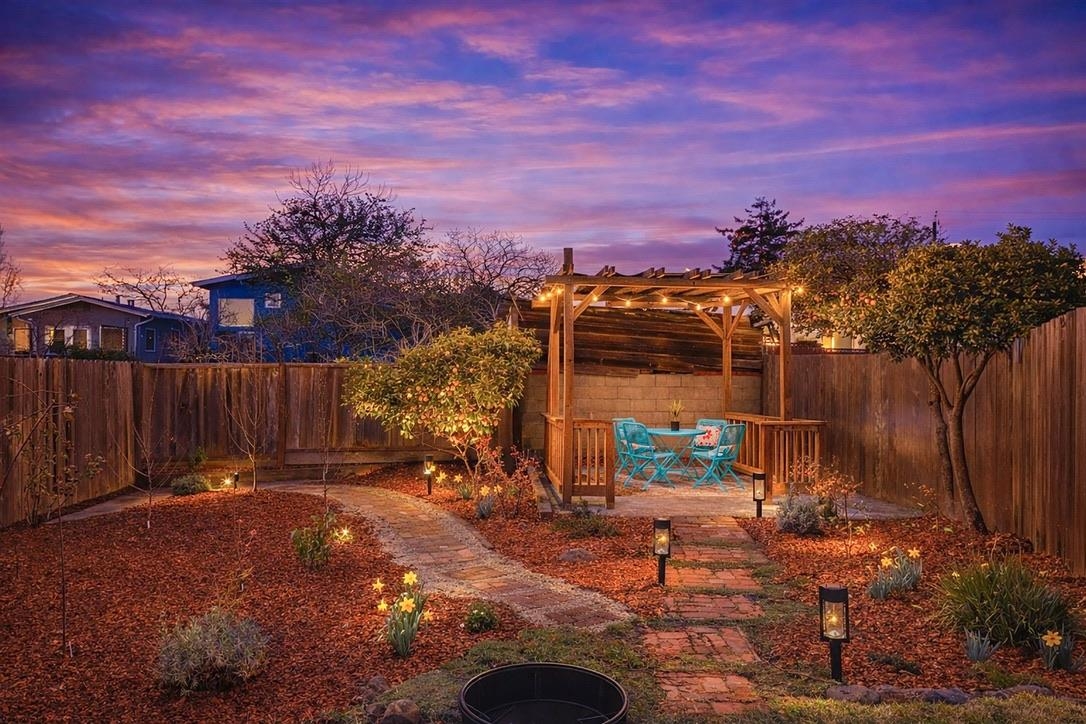 Detail Gallery Image 32 of 46 For 1135 Parker St, Berkeley,  CA 94702 - 3 Beds | 2 Baths