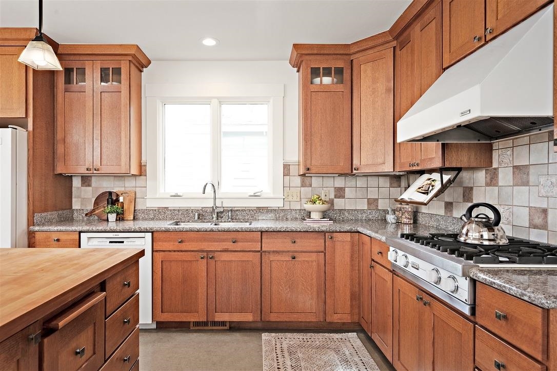 Detail Gallery Image 9 of 46 For 1135 Parker St, Berkeley,  CA 94702 - 3 Beds | 2 Baths