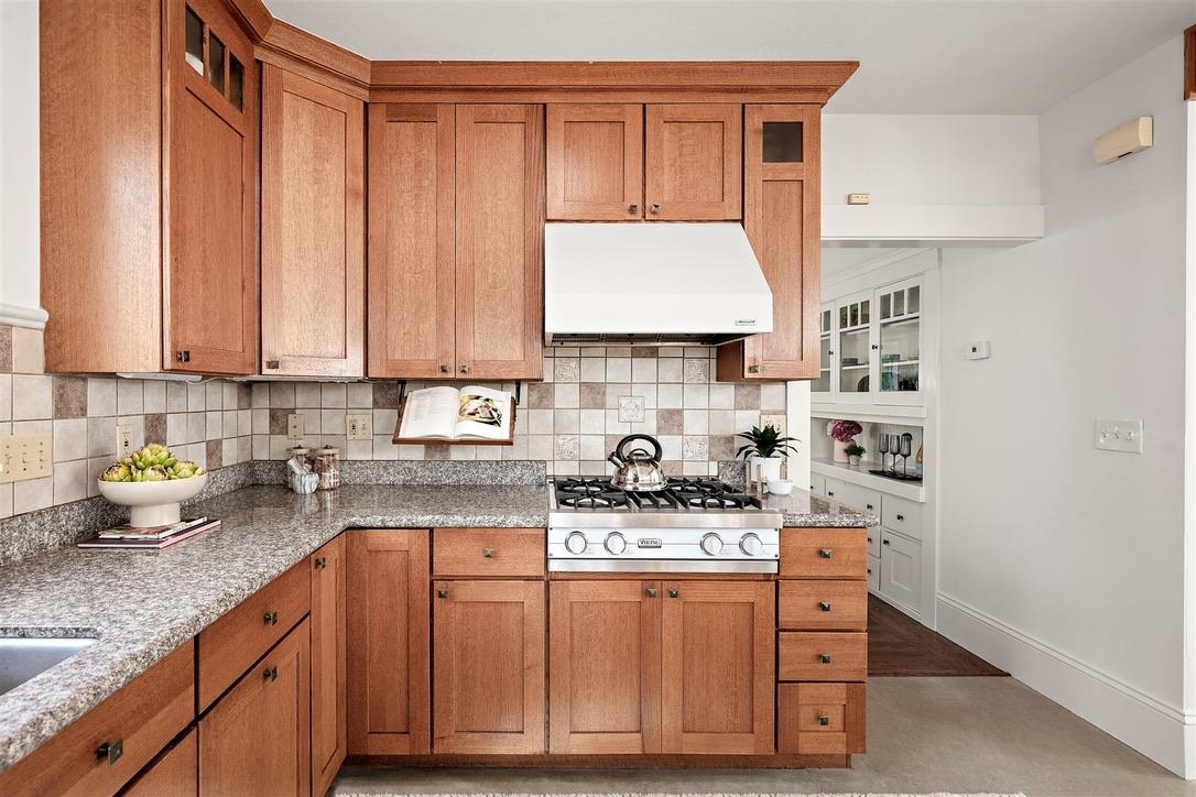 Detail Gallery Image 10 of 46 For 1135 Parker St, Berkeley,  CA 94702 - 3 Beds | 2 Baths