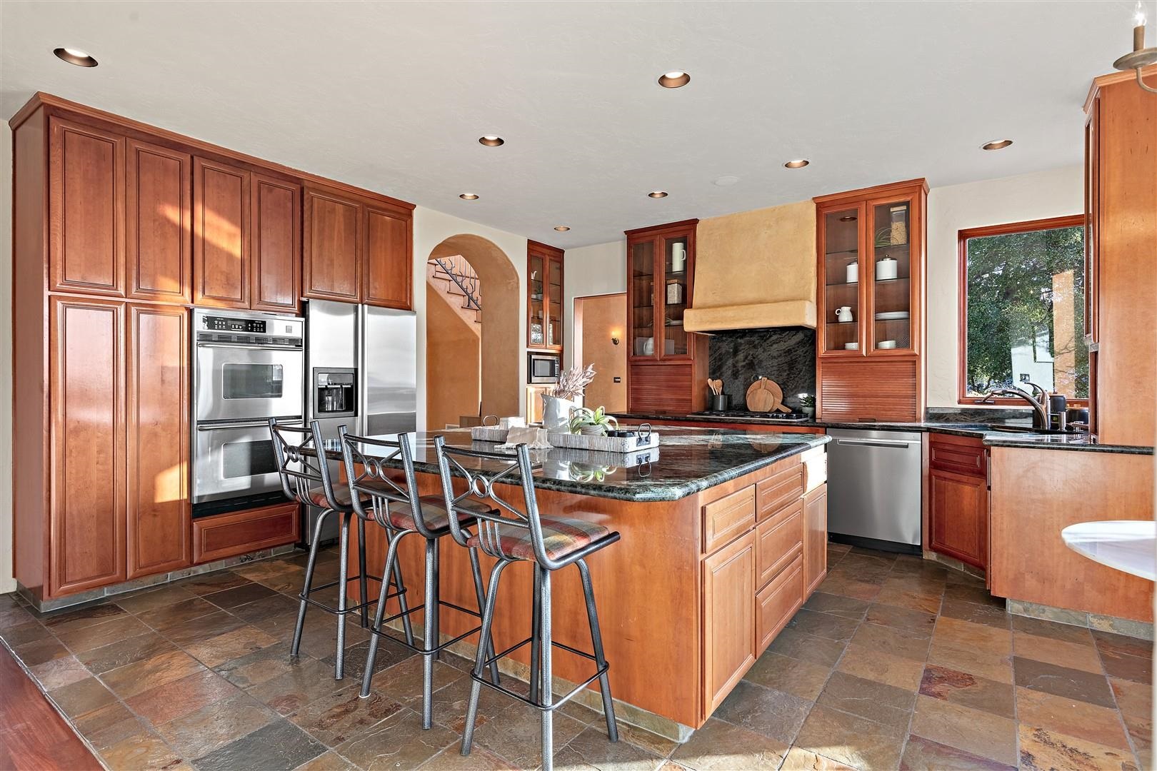 Detail Gallery Image 11 of 30 For 29 Live Oak Rd, Berkeley,  CA 94705 - 4 Beds | 2/1 Baths