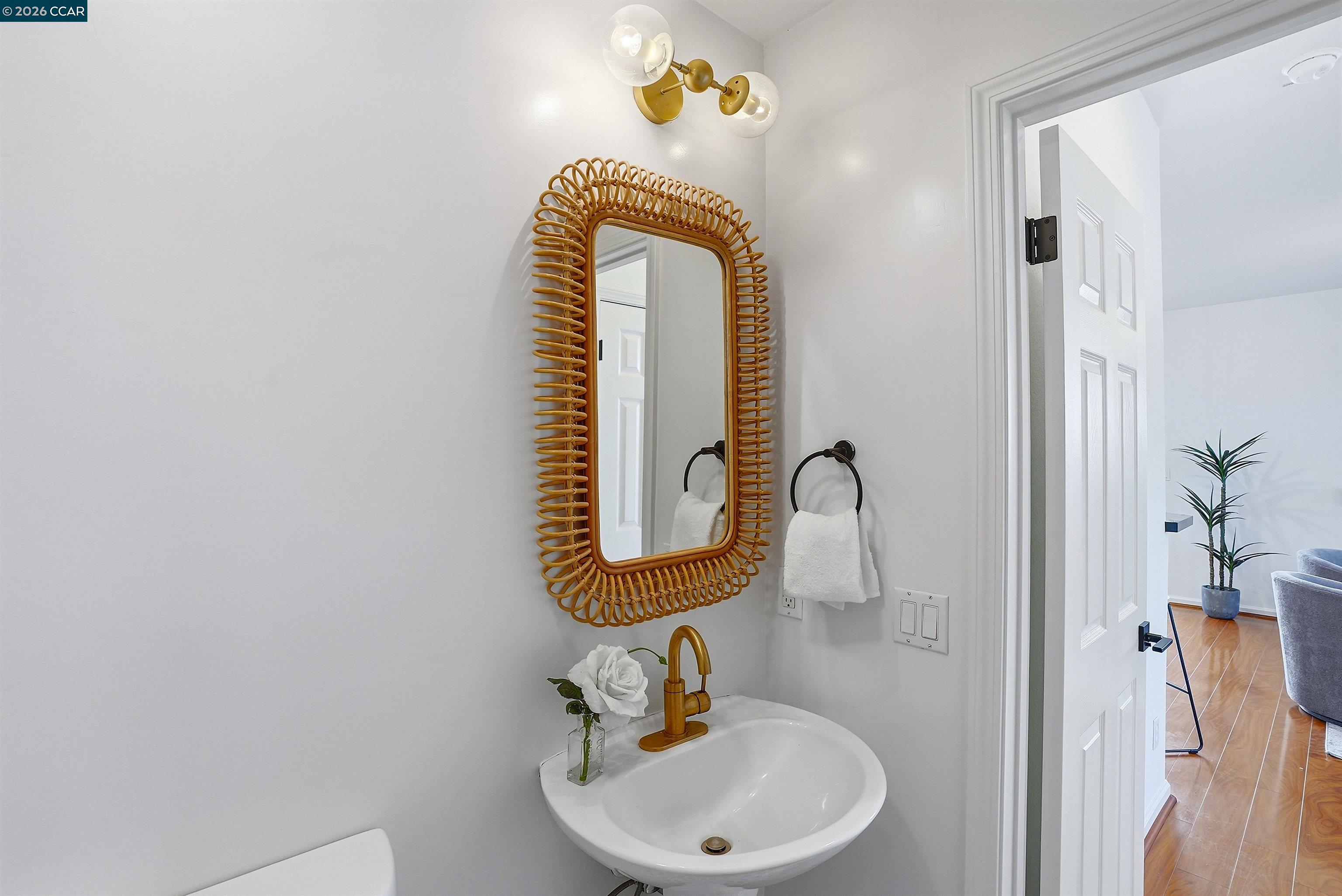 Detail Gallery Image 15 of 33 For 1 Avocet Ct, Alameda,  CA 94501 - 3 Beds | 2/1 Baths