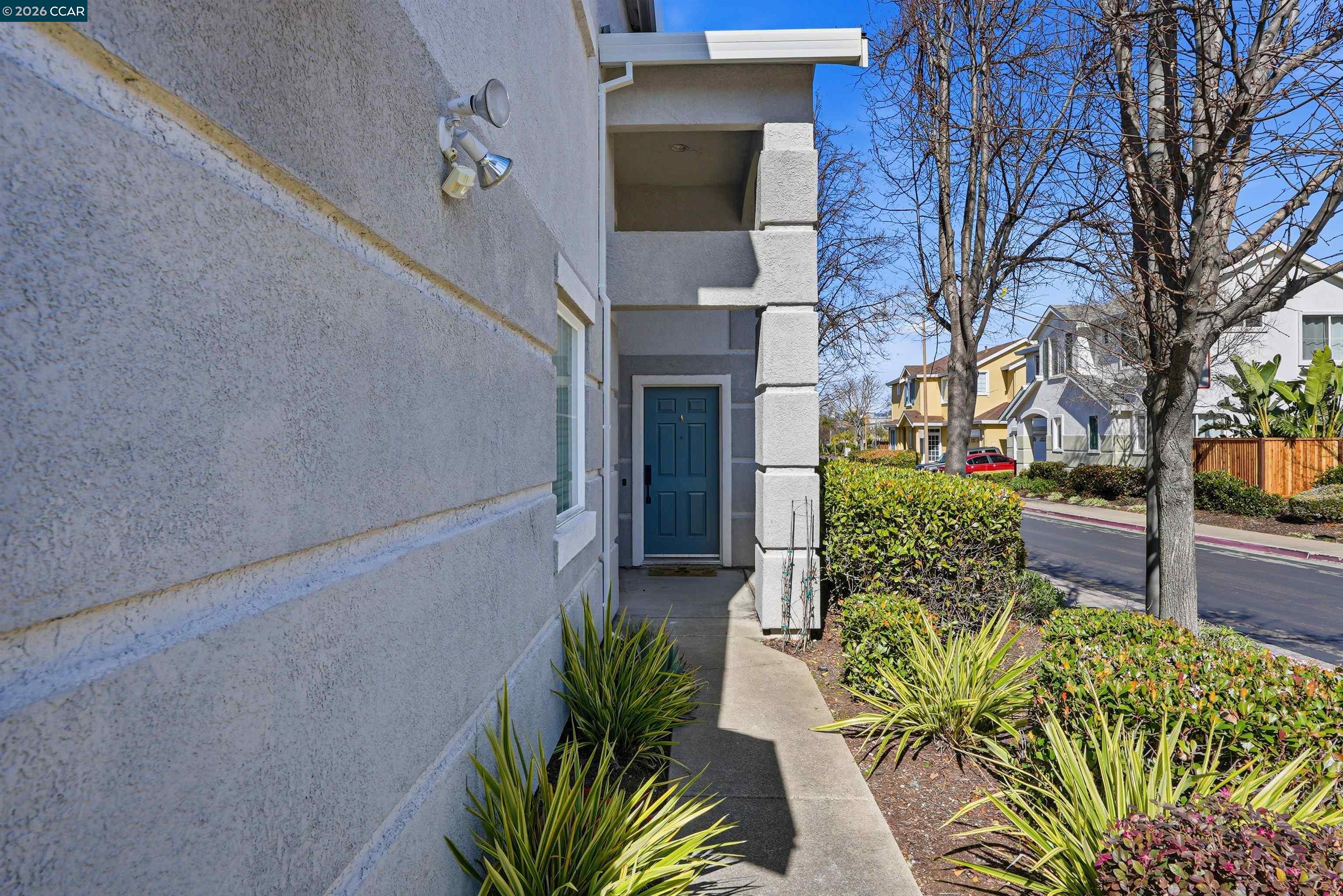 Detail Gallery Image 3 of 33 For 1 Avocet Ct, Alameda,  CA 94501 - 3 Beds | 2/1 Baths