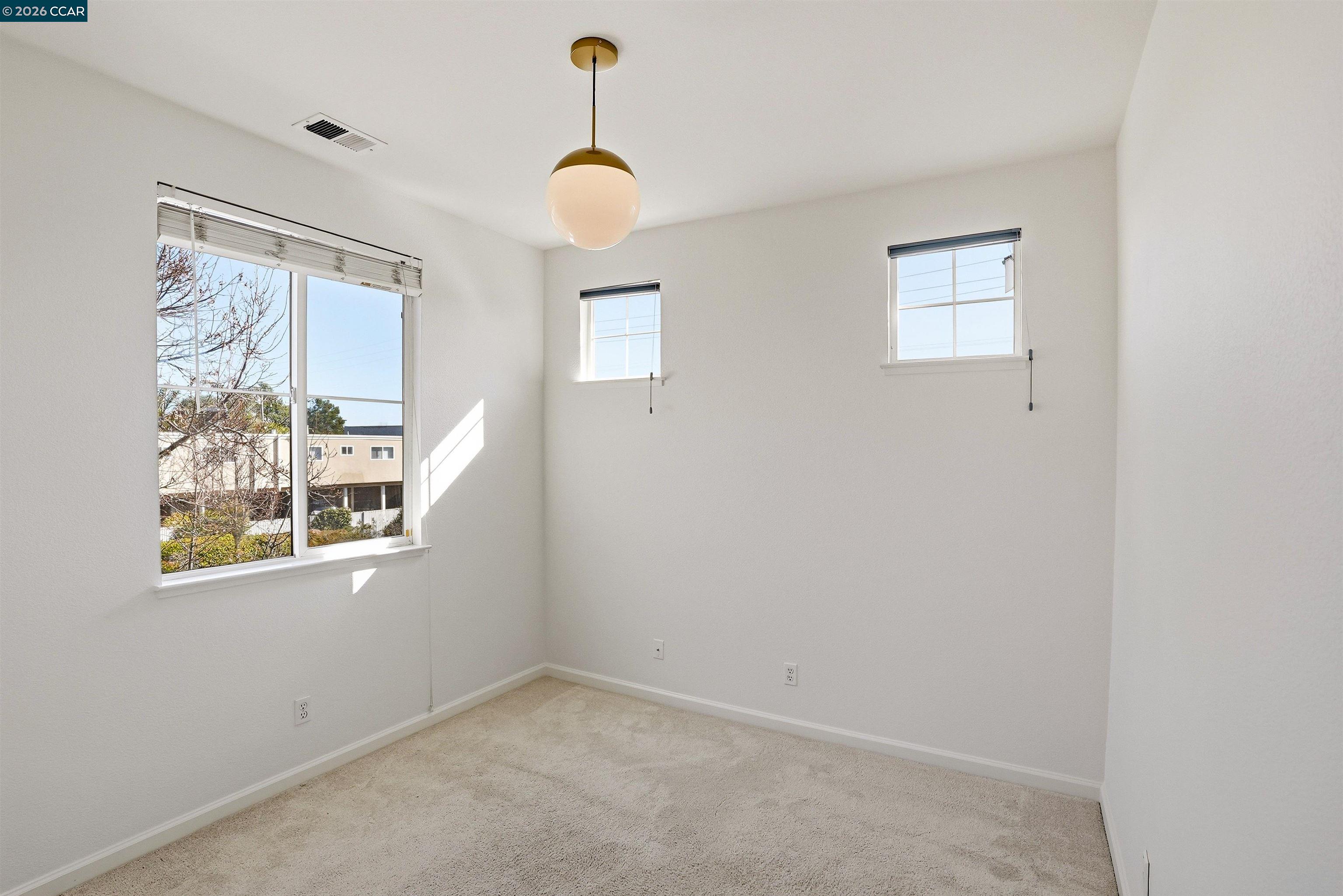 Detail Gallery Image 22 of 33 For 1 Avocet Ct, Alameda,  CA 94501 - 3 Beds | 2/1 Baths