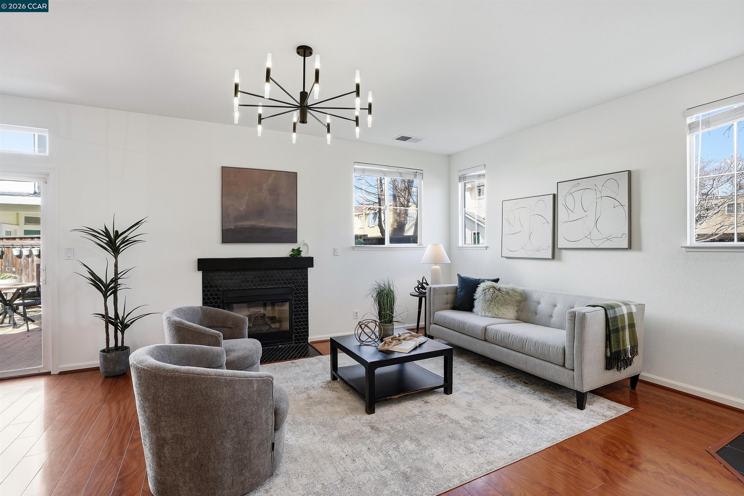 Detail Gallery Image 4 of 33 For 1 Avocet Ct, Alameda,  CA 94501 - 3 Beds | 2/1 Baths