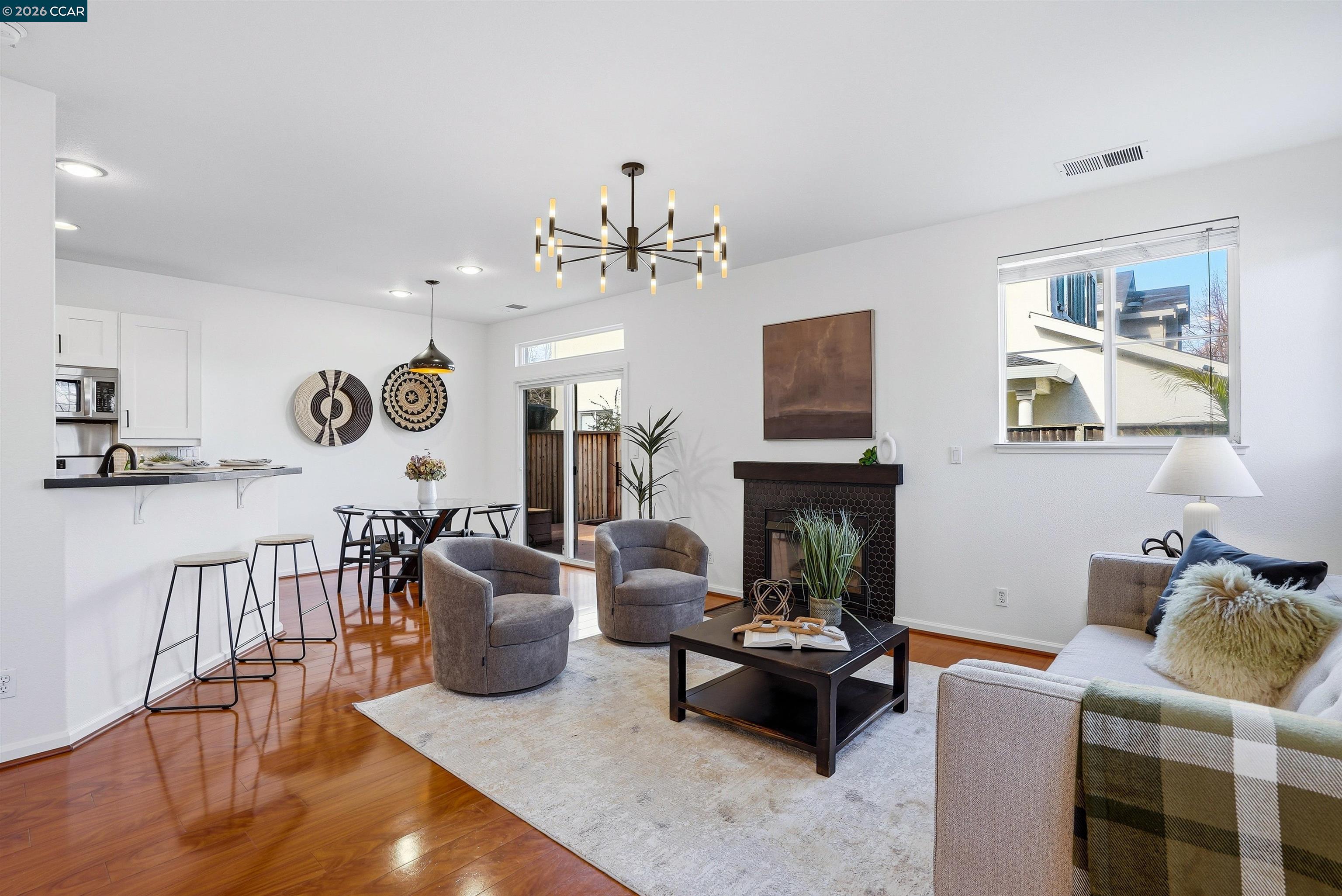 Detail Gallery Image 5 of 33 For 1 Avocet Ct, Alameda,  CA 94501 - 3 Beds | 2/1 Baths