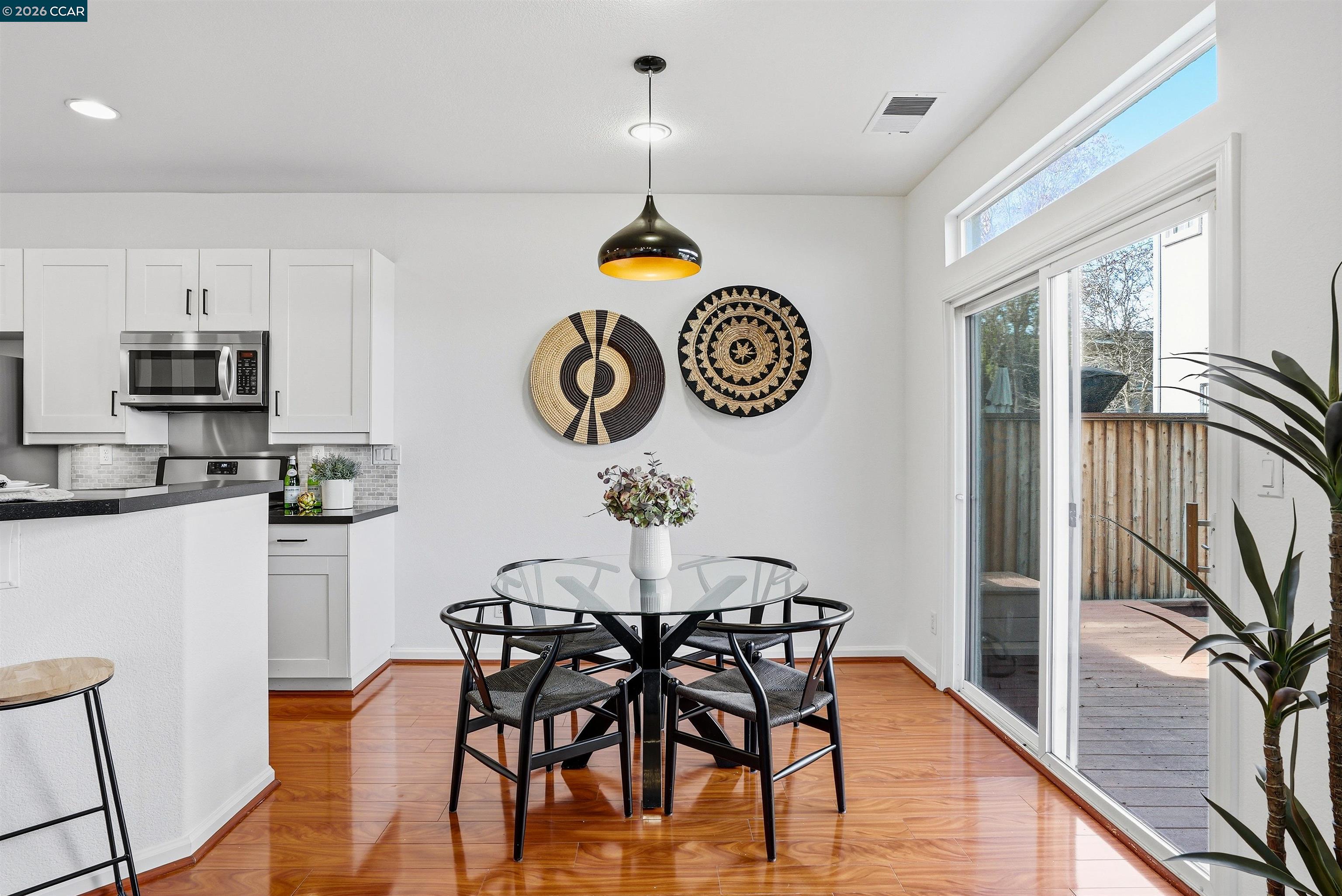 Detail Gallery Image 8 of 33 For 1 Avocet Ct, Alameda,  CA 94501 - 3 Beds | 2/1 Baths