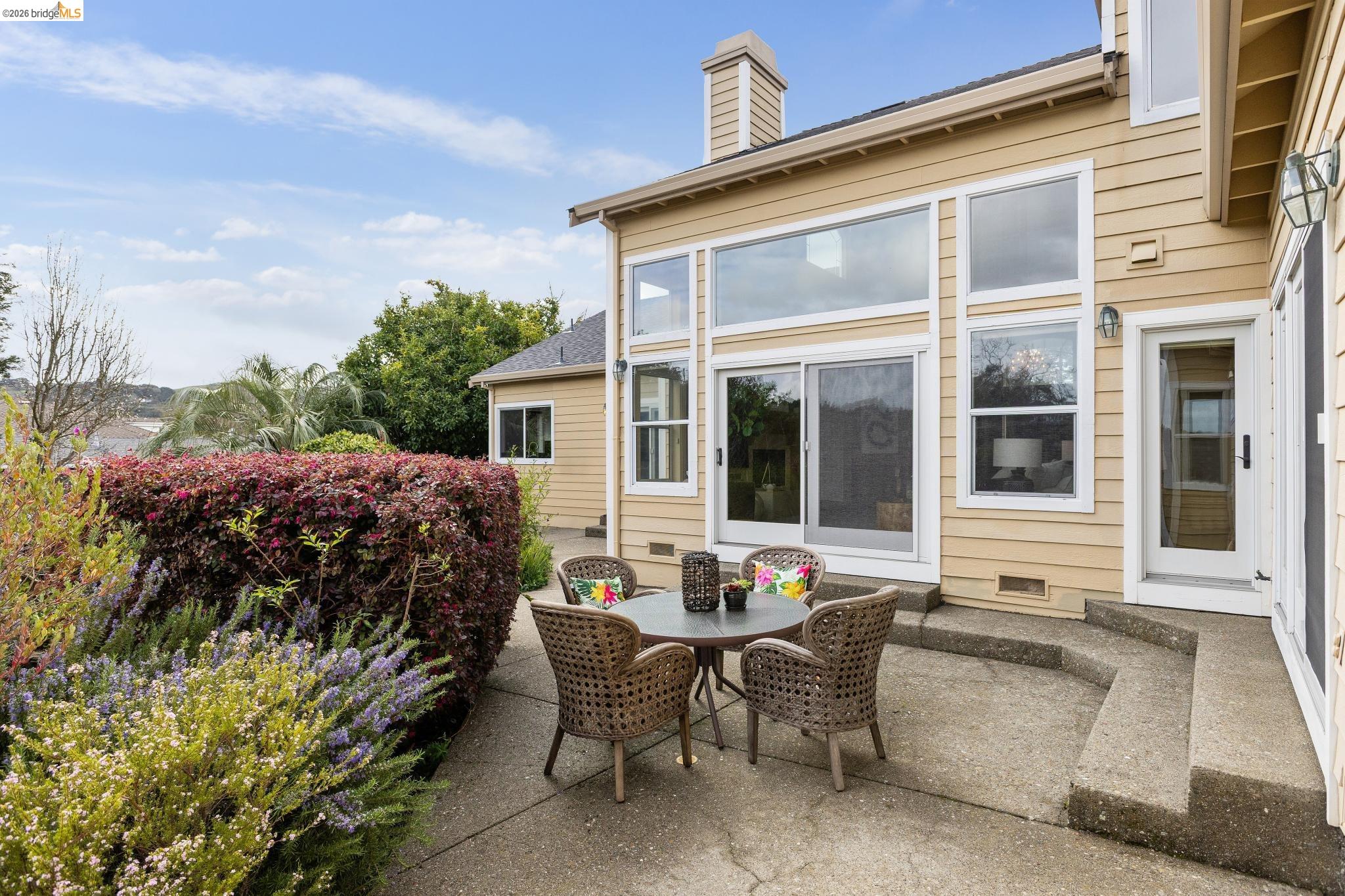 Detail Gallery Image 11 of 59 For 78 Scenic Dr, Orinda,  CA 94563 - 4 Beds | 3 Baths