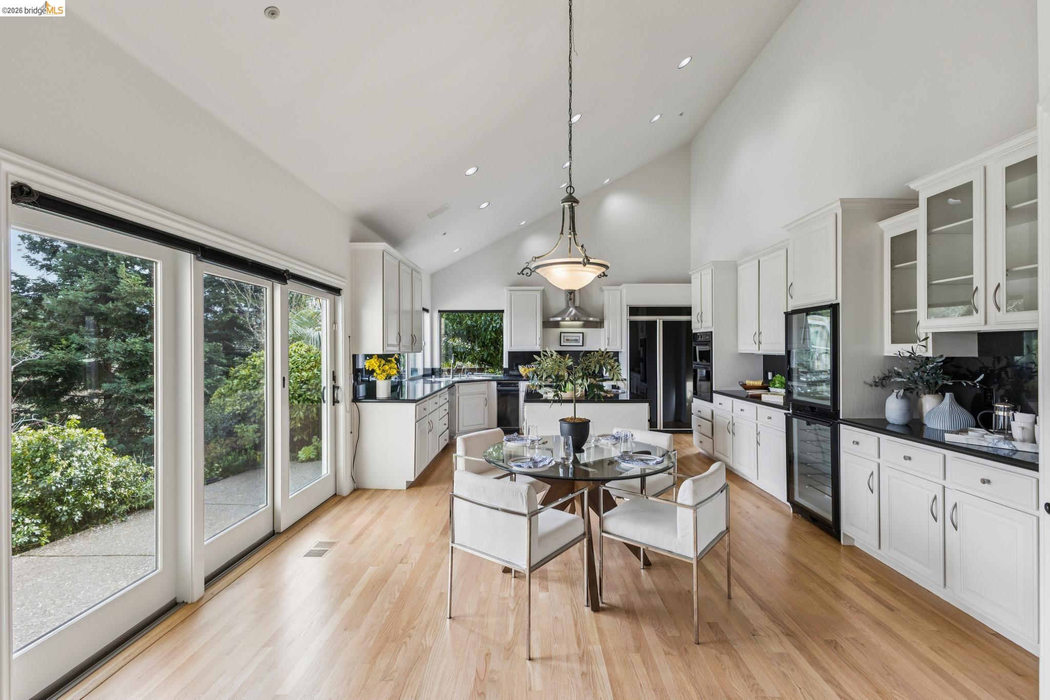 Detail Gallery Image 12 of 59 For 78 Scenic Dr, Orinda,  CA 94563 - 4 Beds | 3 Baths