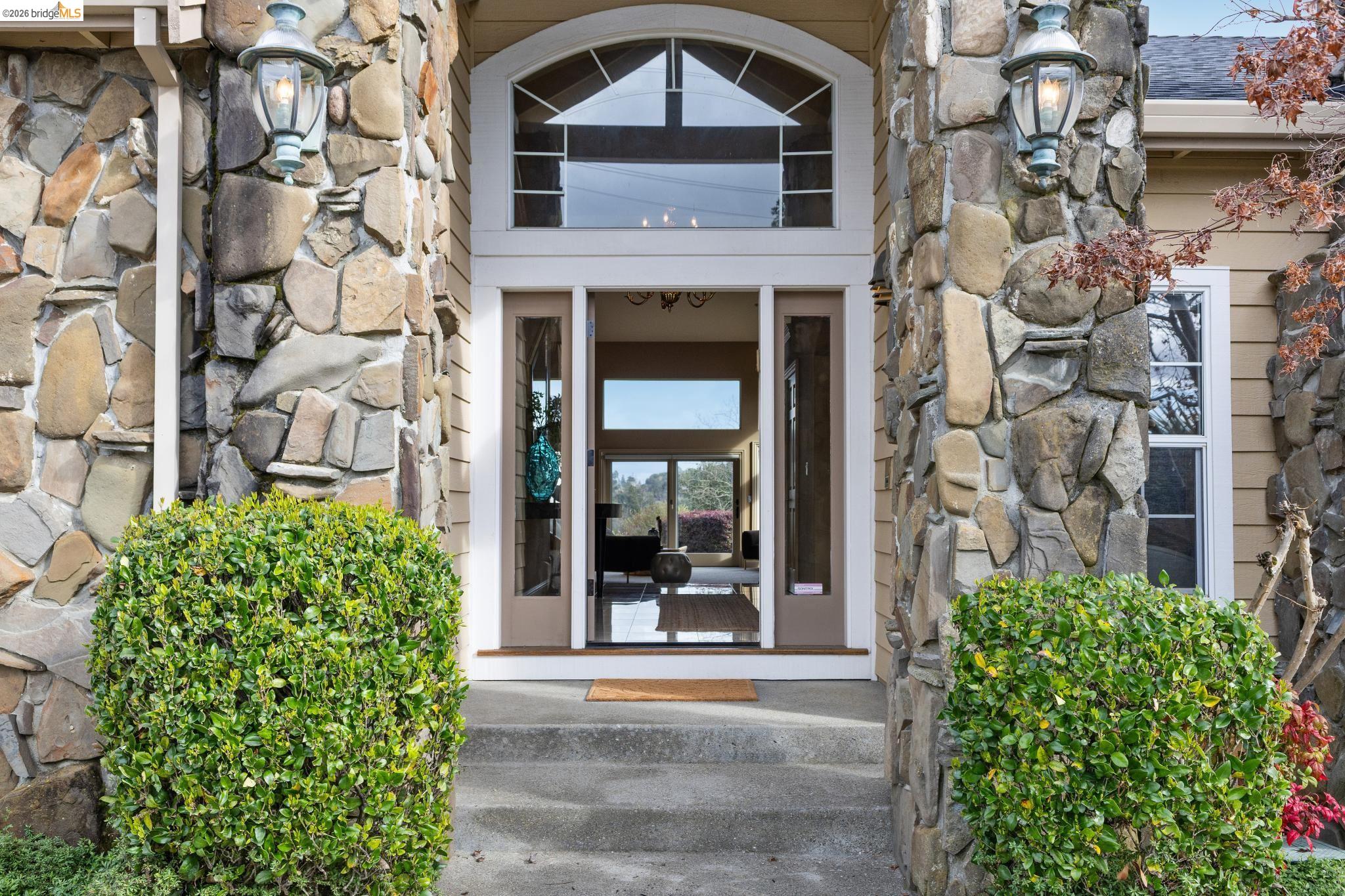 Detail Gallery Image 5 of 59 For 78 Scenic Dr, Orinda,  CA 94563 - 4 Beds | 3 Baths