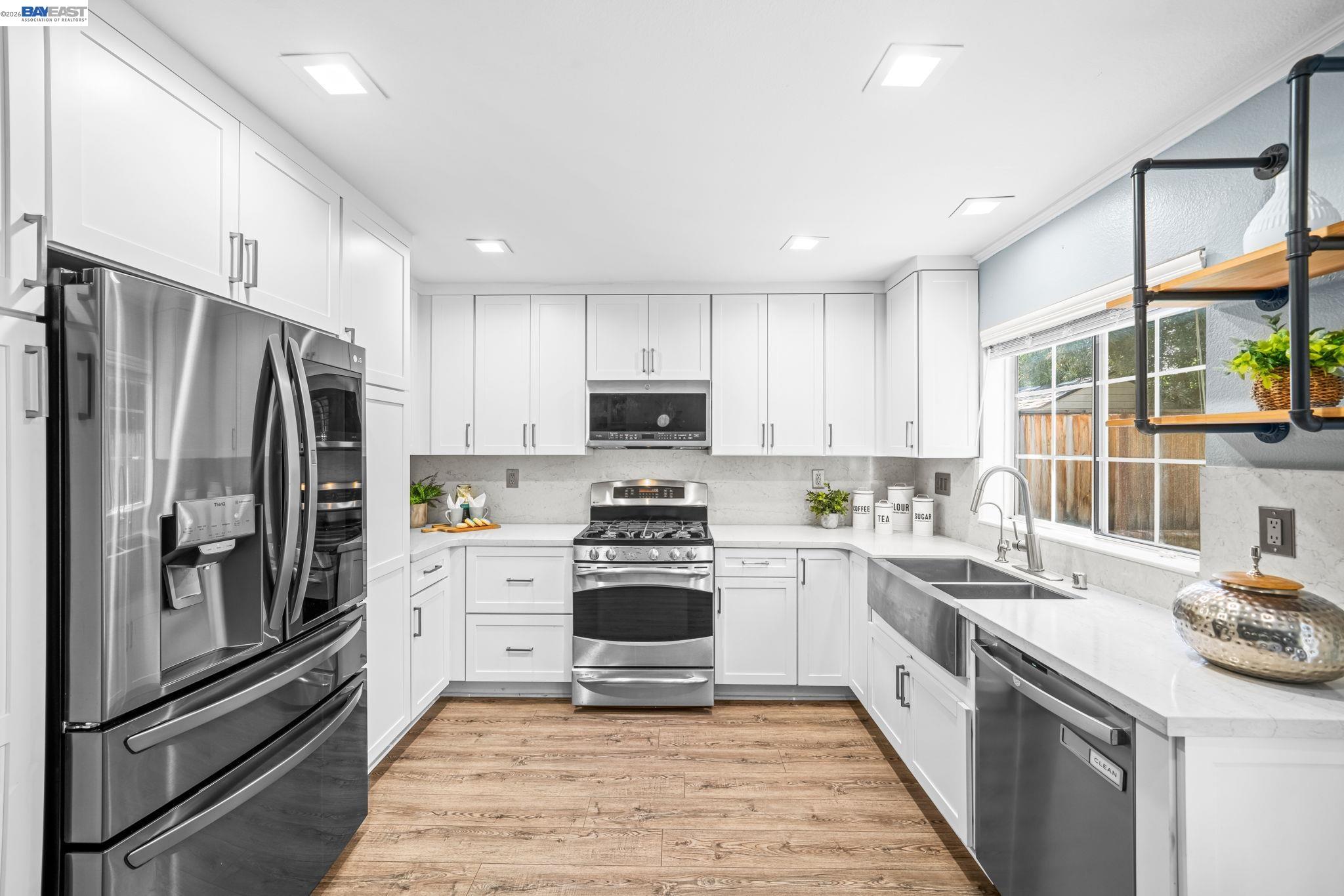 Detail Gallery Image 17 of 44 For 337 Trenton Cir, Pleasanton,  CA 94566 - 3 Beds | 2/1 Baths