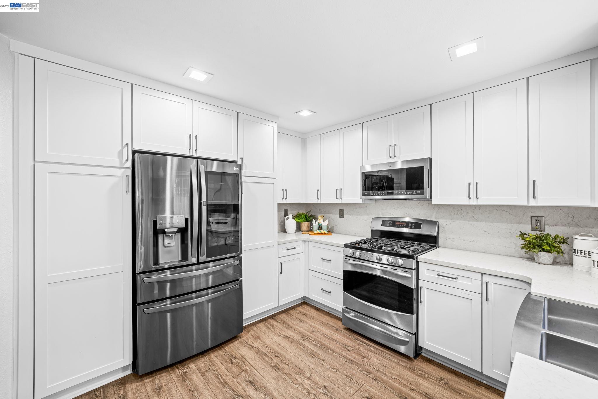 Detail Gallery Image 19 of 44 For 337 Trenton Cir, Pleasanton,  CA 94566 - 3 Beds | 2/1 Baths