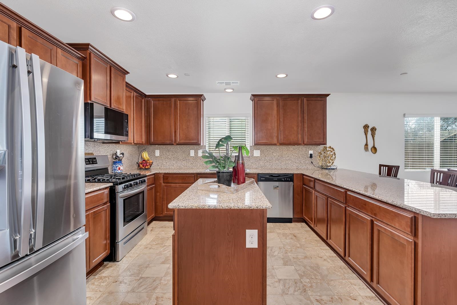 Detail Gallery Image 9 of 41 For 336 Solano St, Madera,  CA 93638 - 3 Beds | 2 Baths